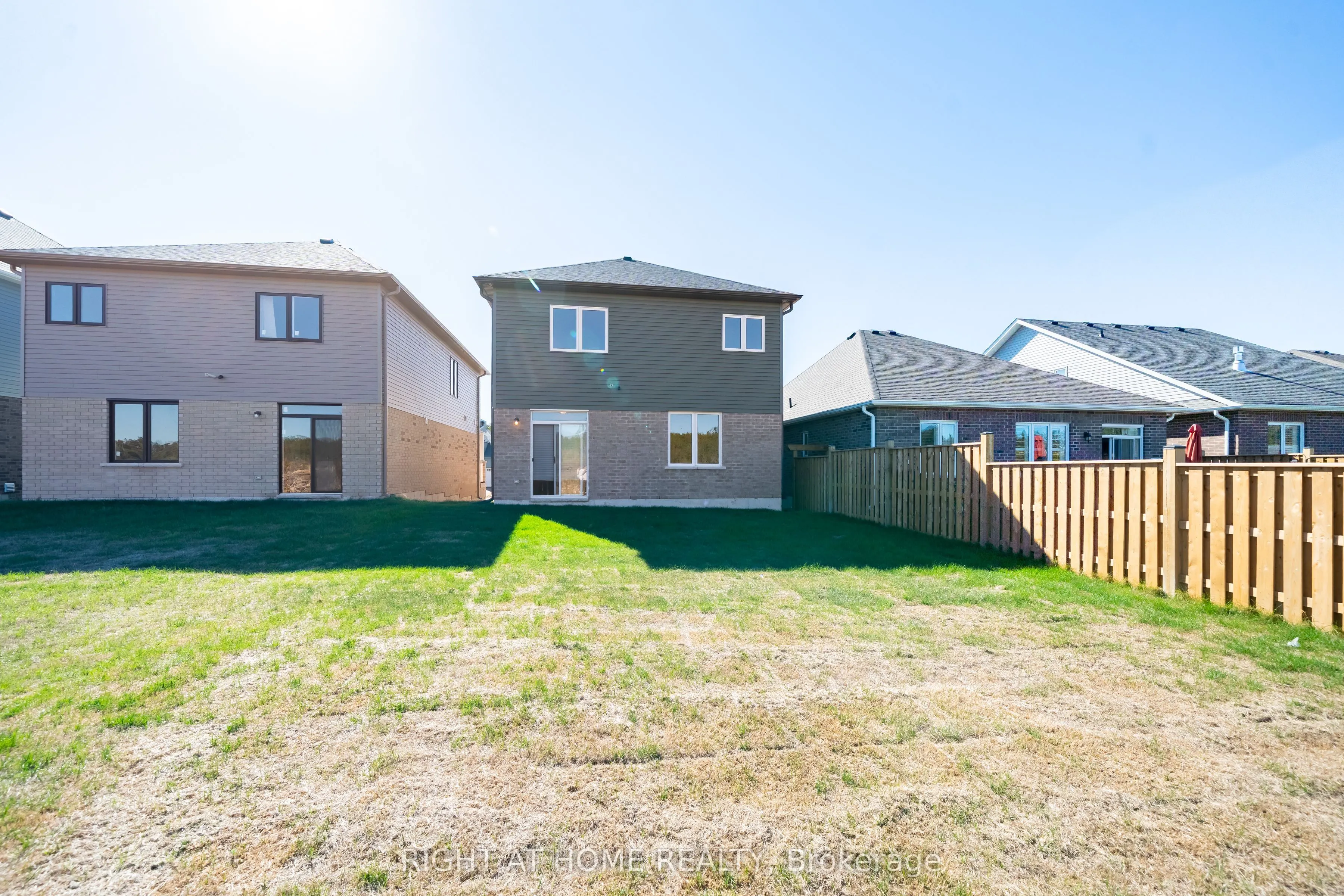 32 Hillcroft Way