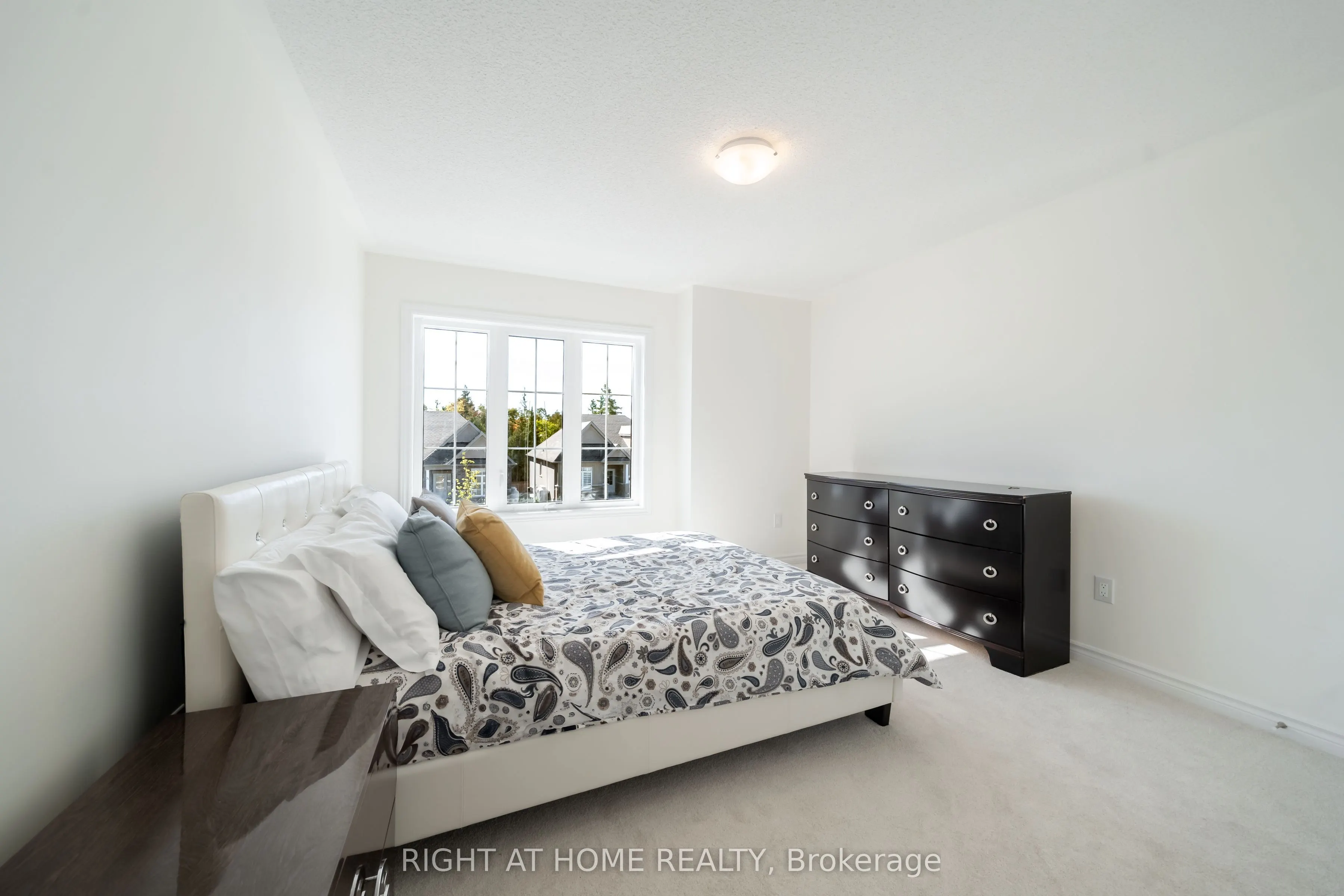 32 Hillcroft Way