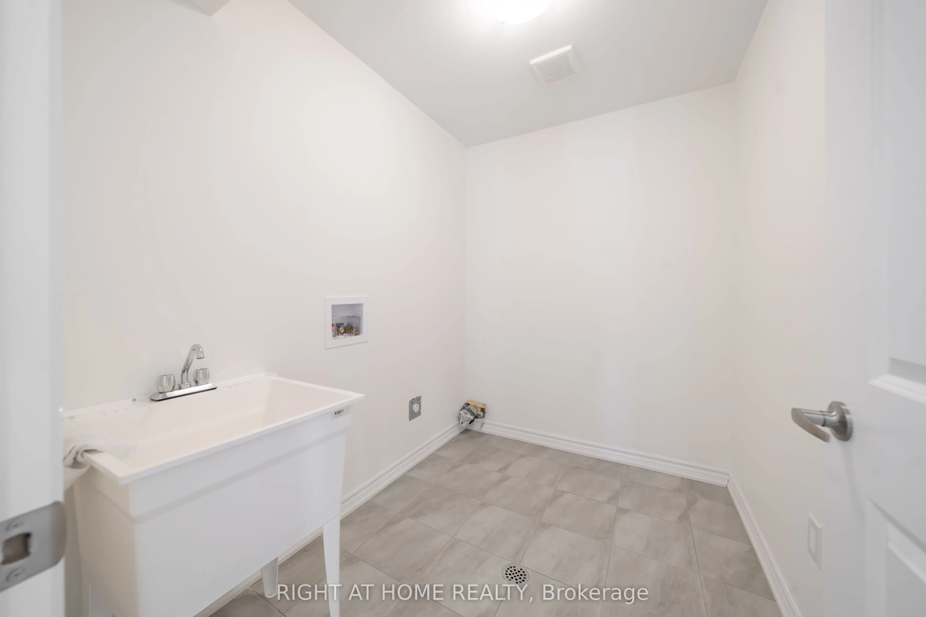 32 Hillcroft Way
