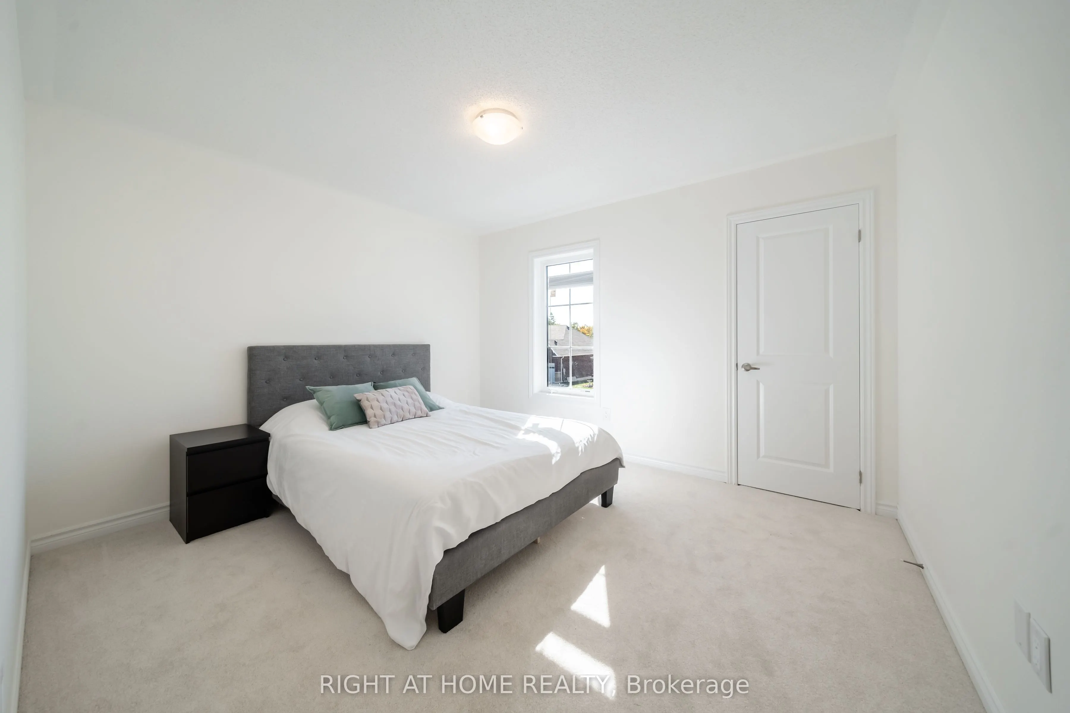 32 Hillcroft Way