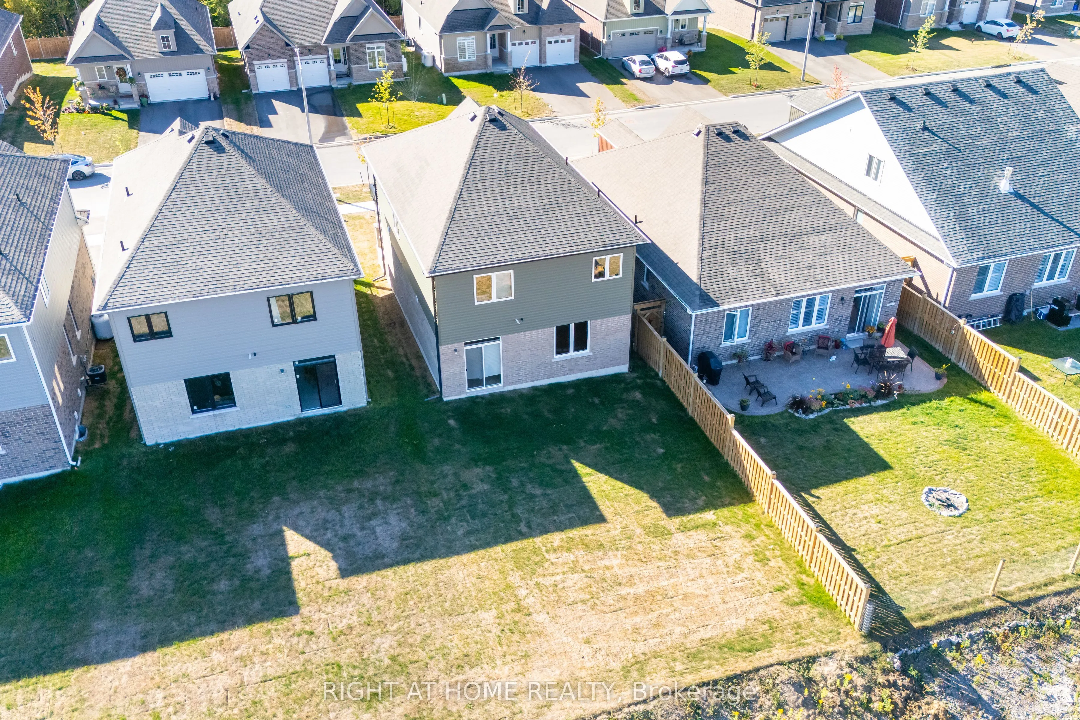 32 Hillcroft Way