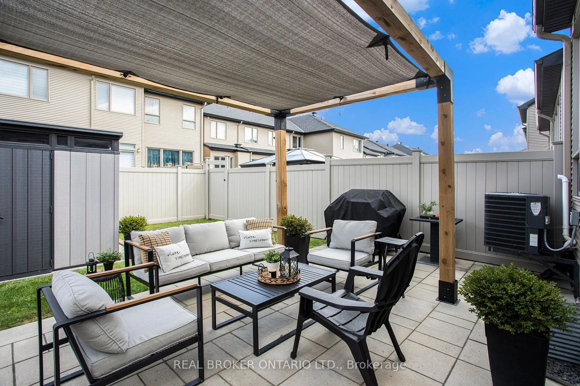 767 Cairn Crescent