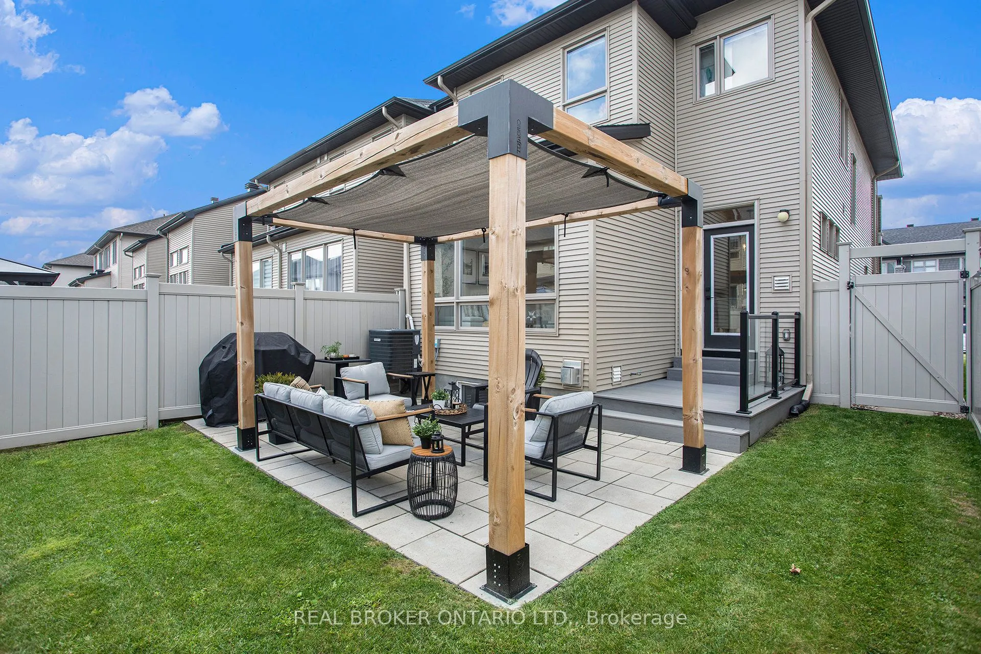 767 Cairn Crescent