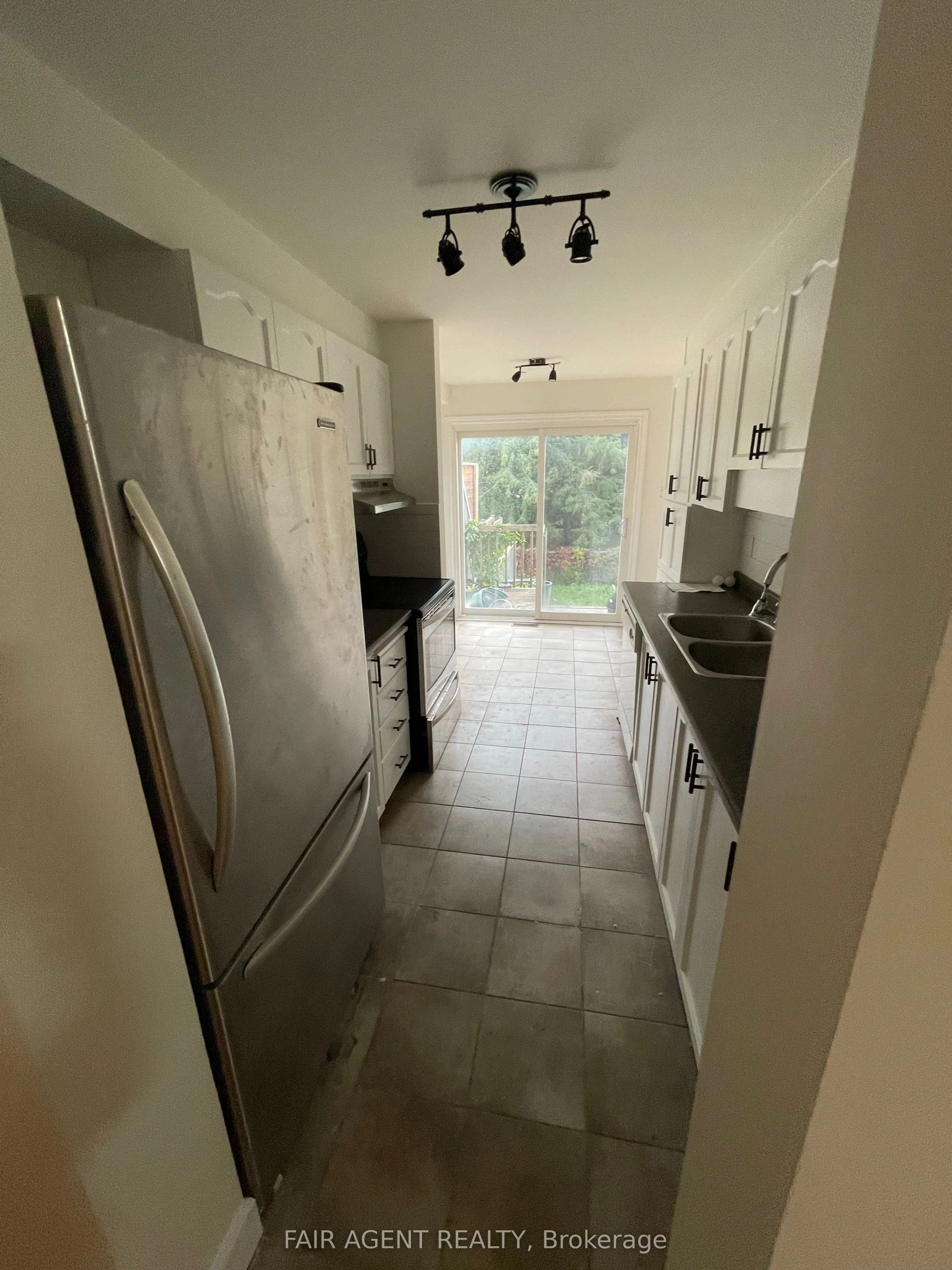 35 WILLWOOD Crescent