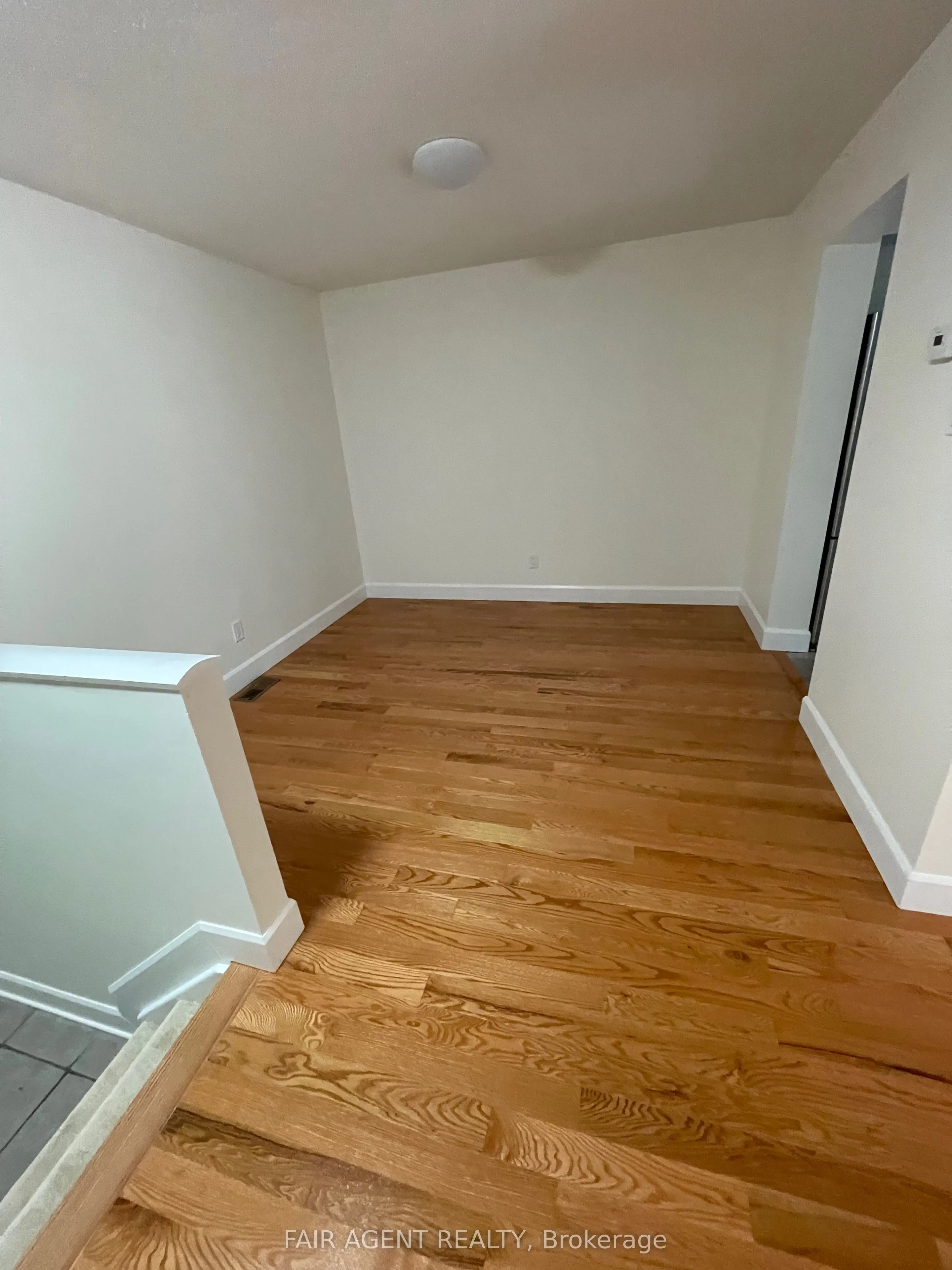 35 WILLWOOD Crescent