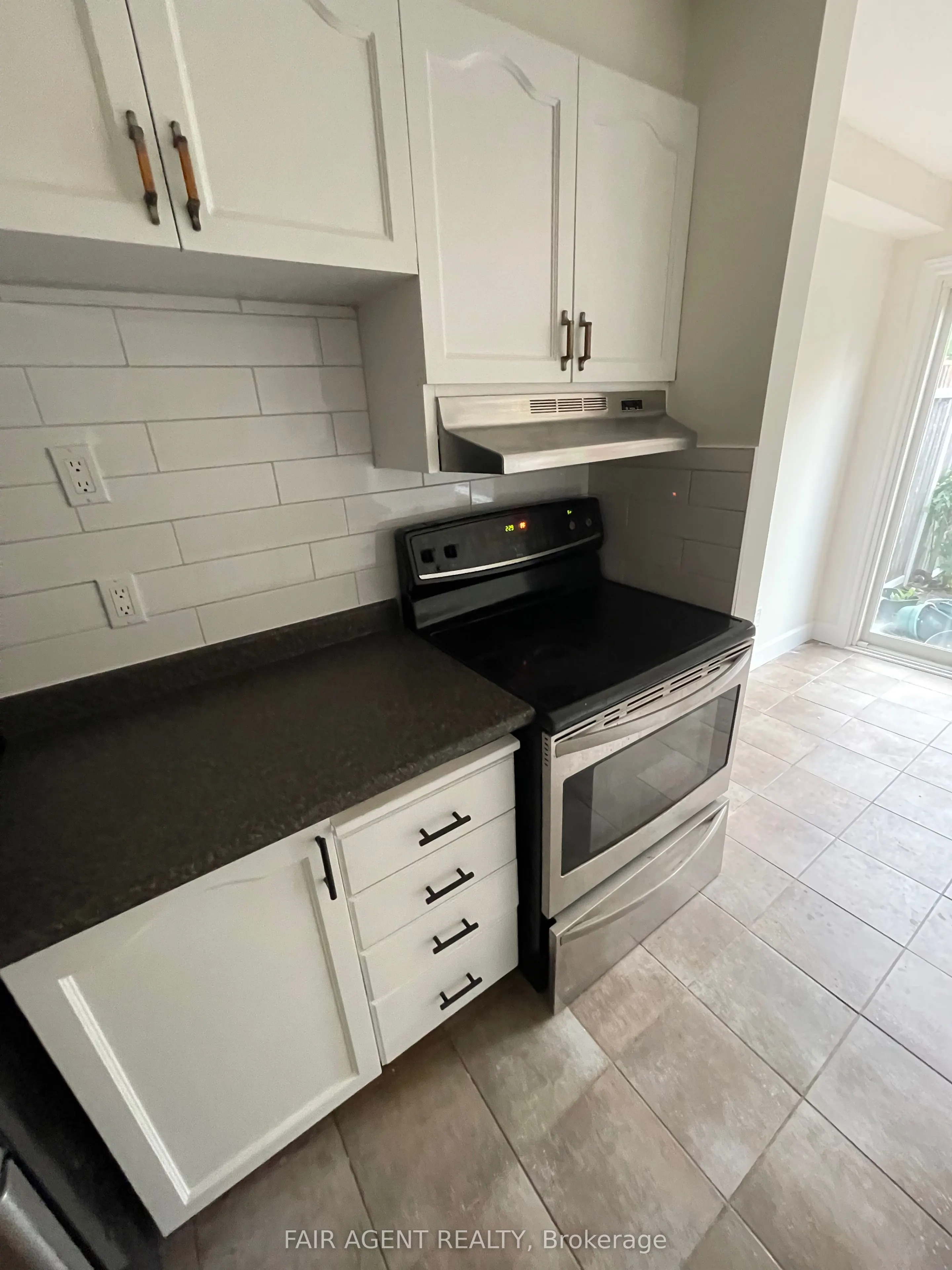 35 WILLWOOD Crescent