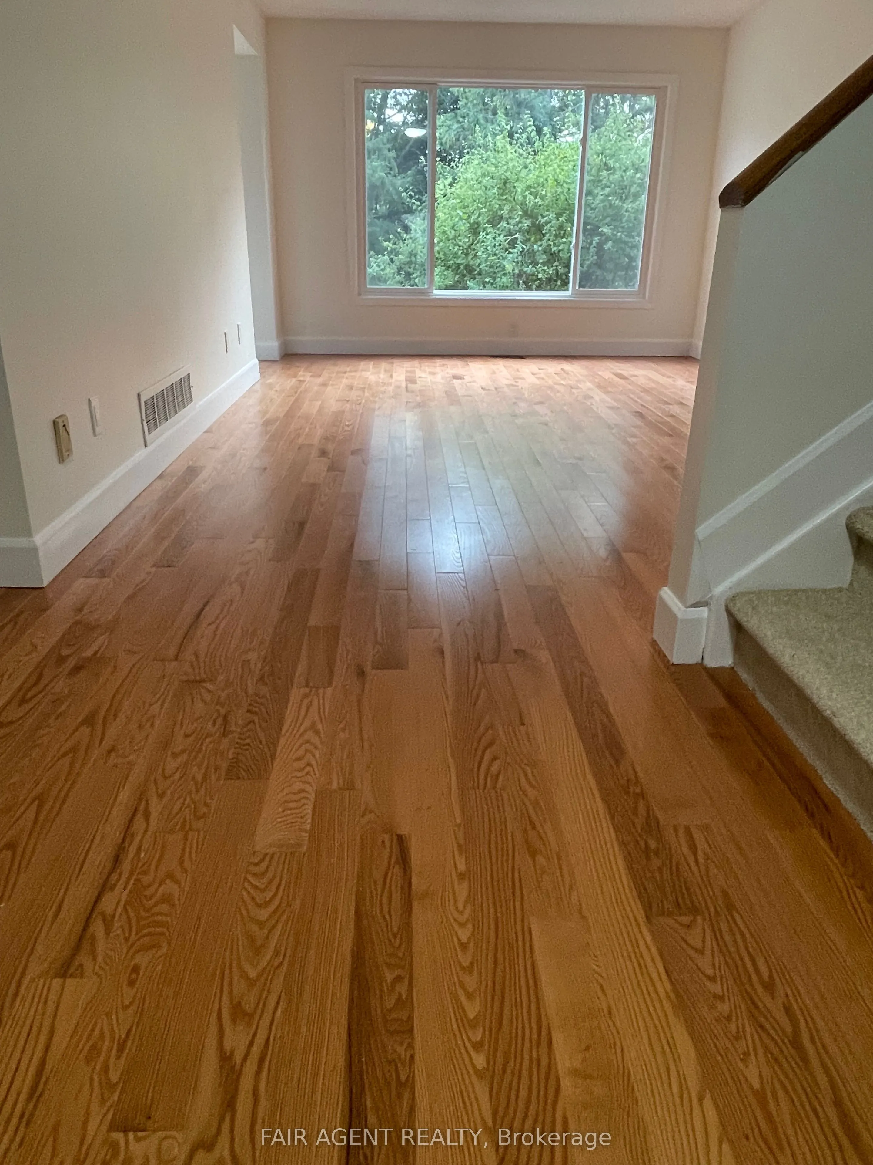 35 WILLWOOD Crescent