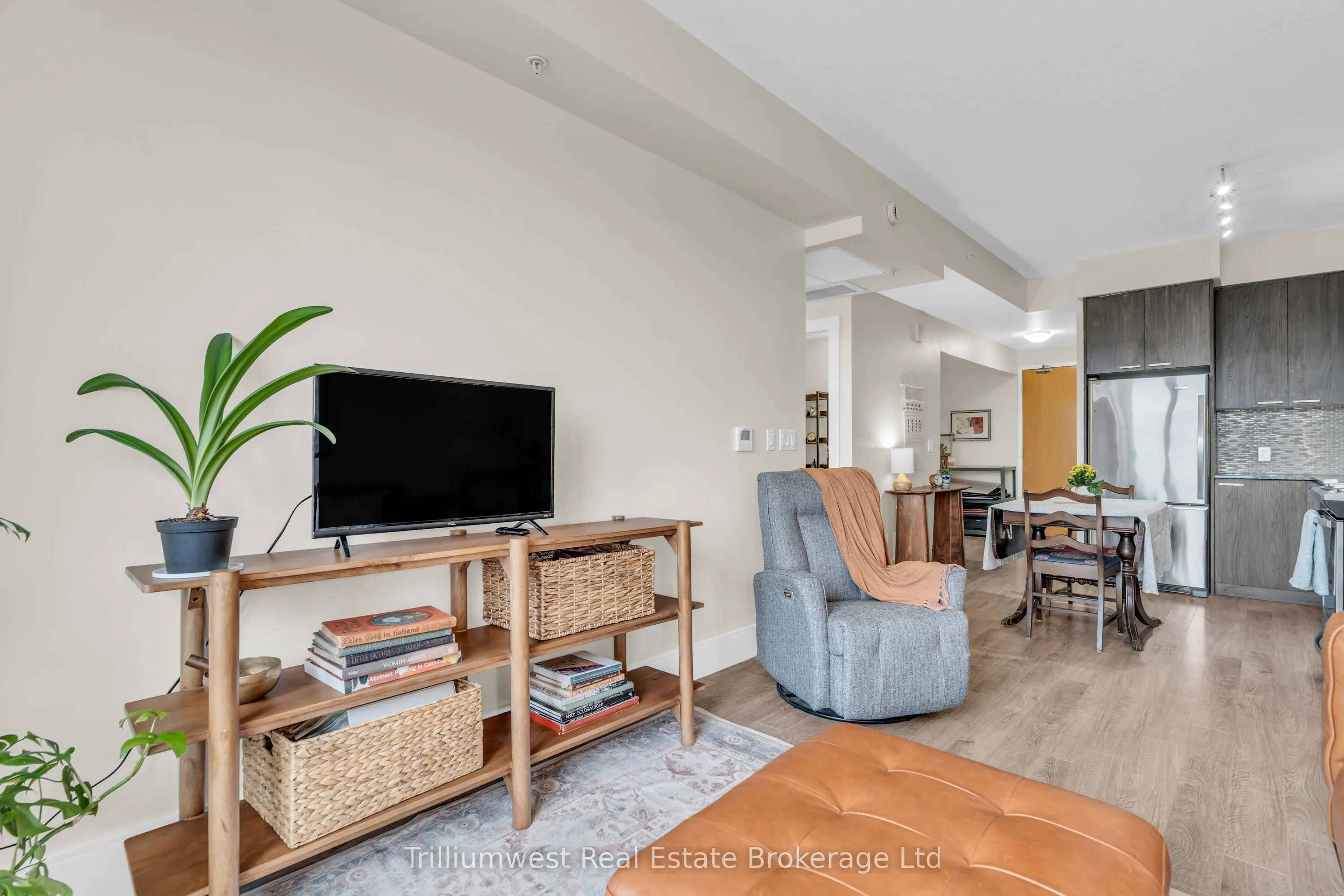155 St Leger Street, #412