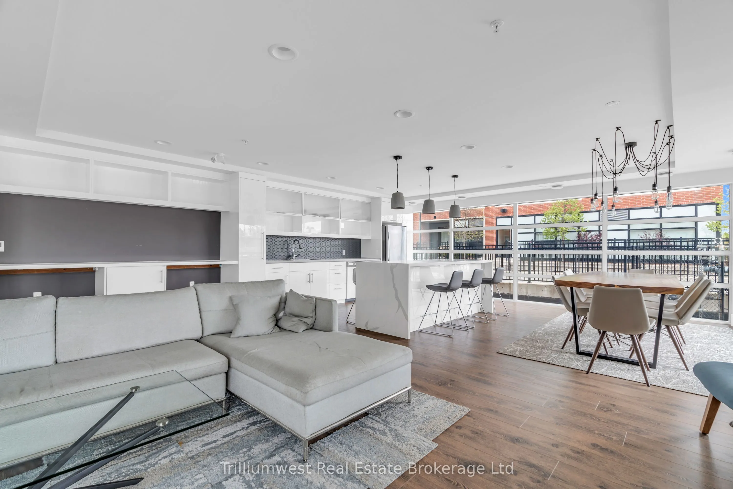 155 St Leger Street, #412