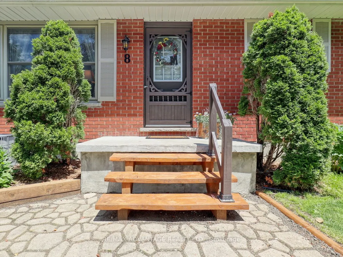 8 East Williams Street