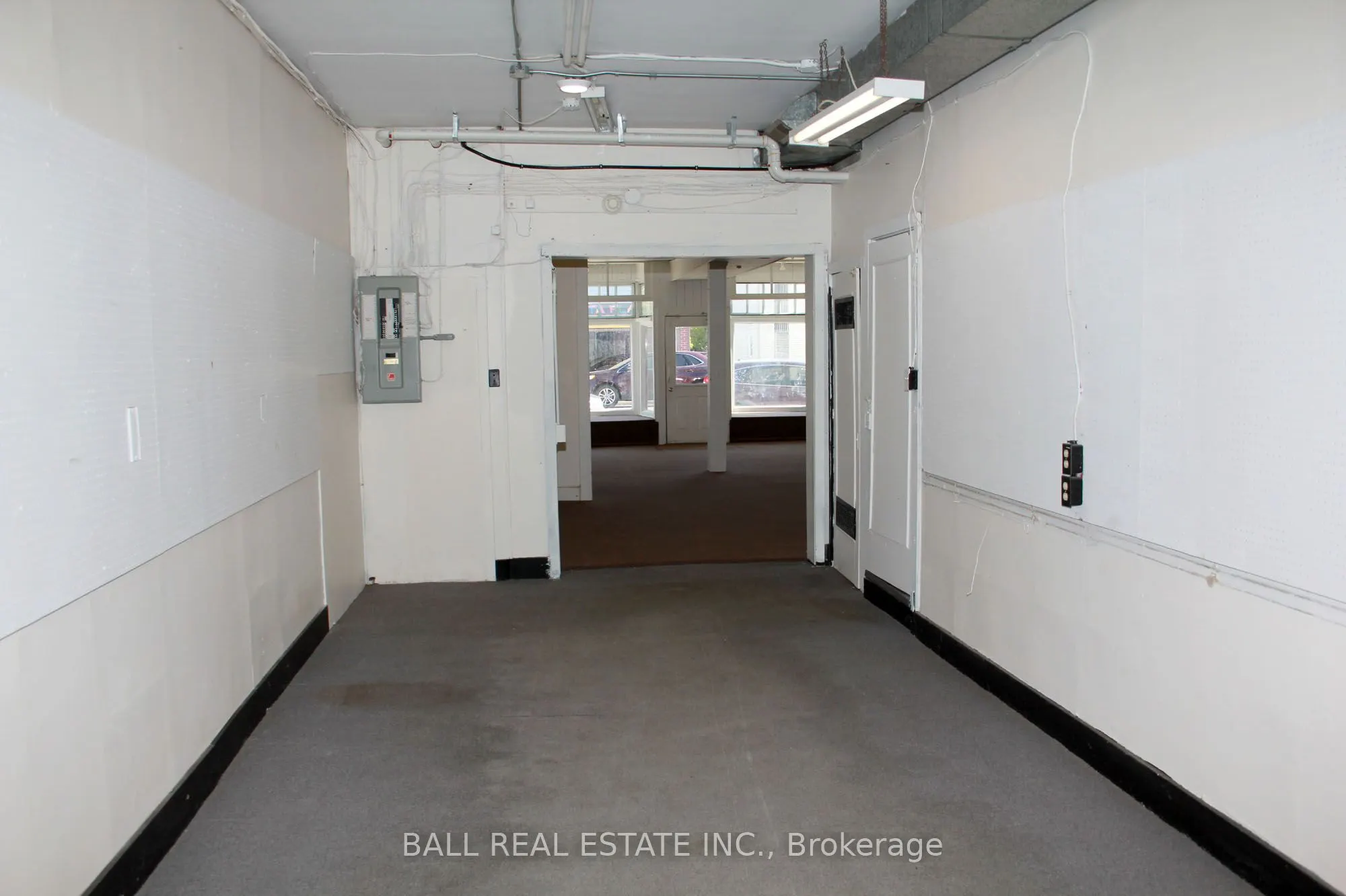 34 Hastings Street N