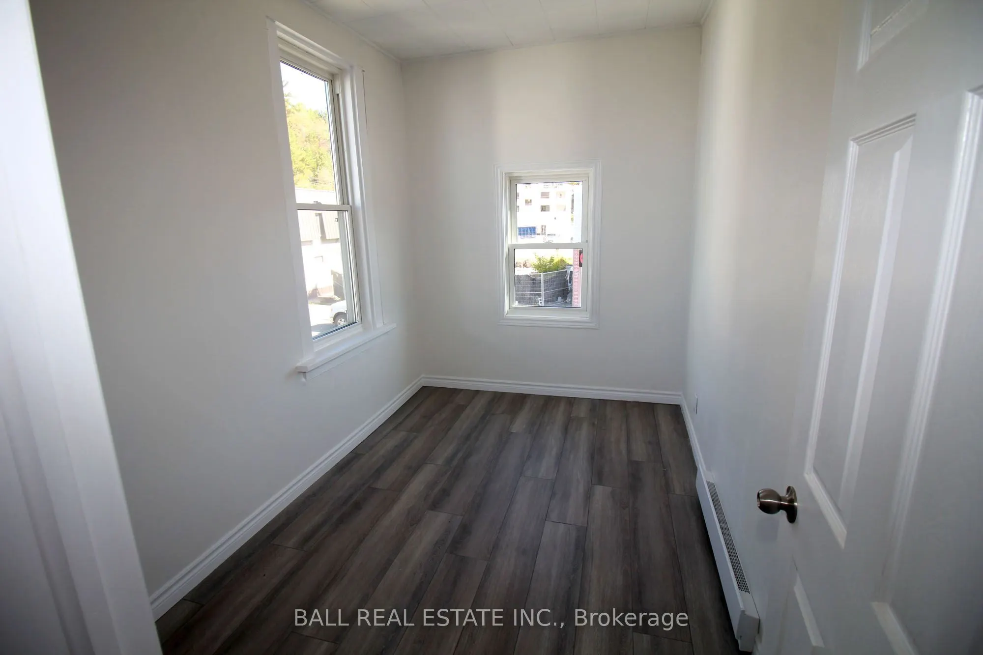 34 Hastings Street N