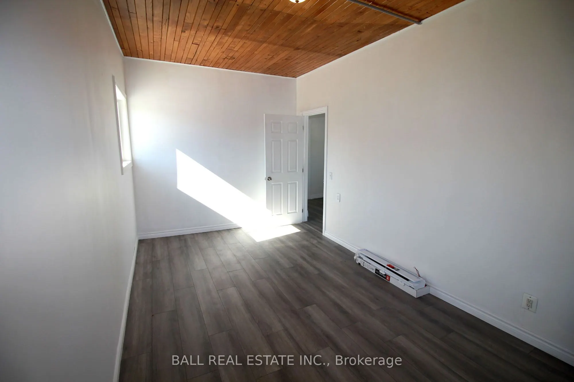 34 Hastings Street N