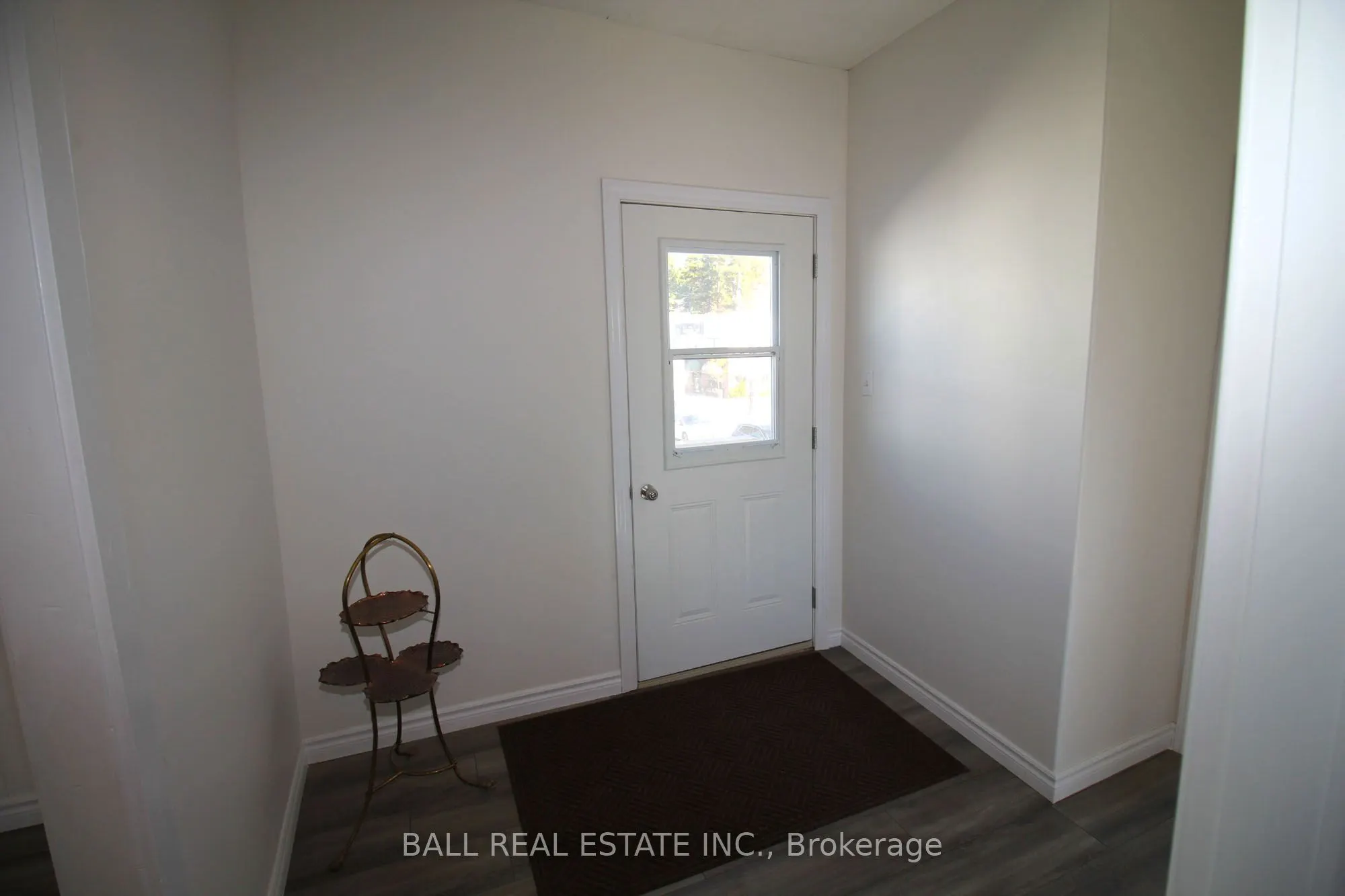 34 Hastings Street N