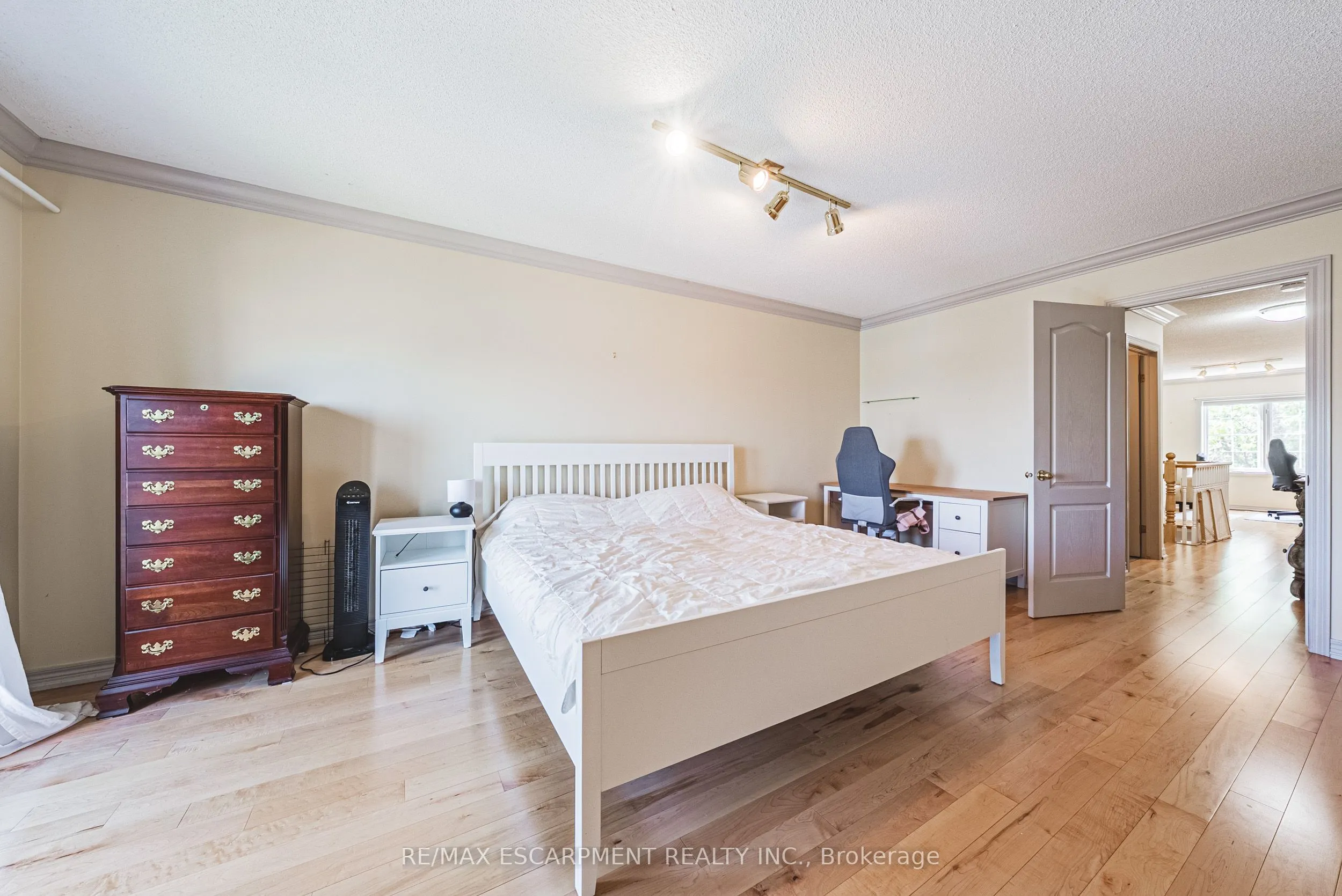 85 EDGEWATER Drive, #6