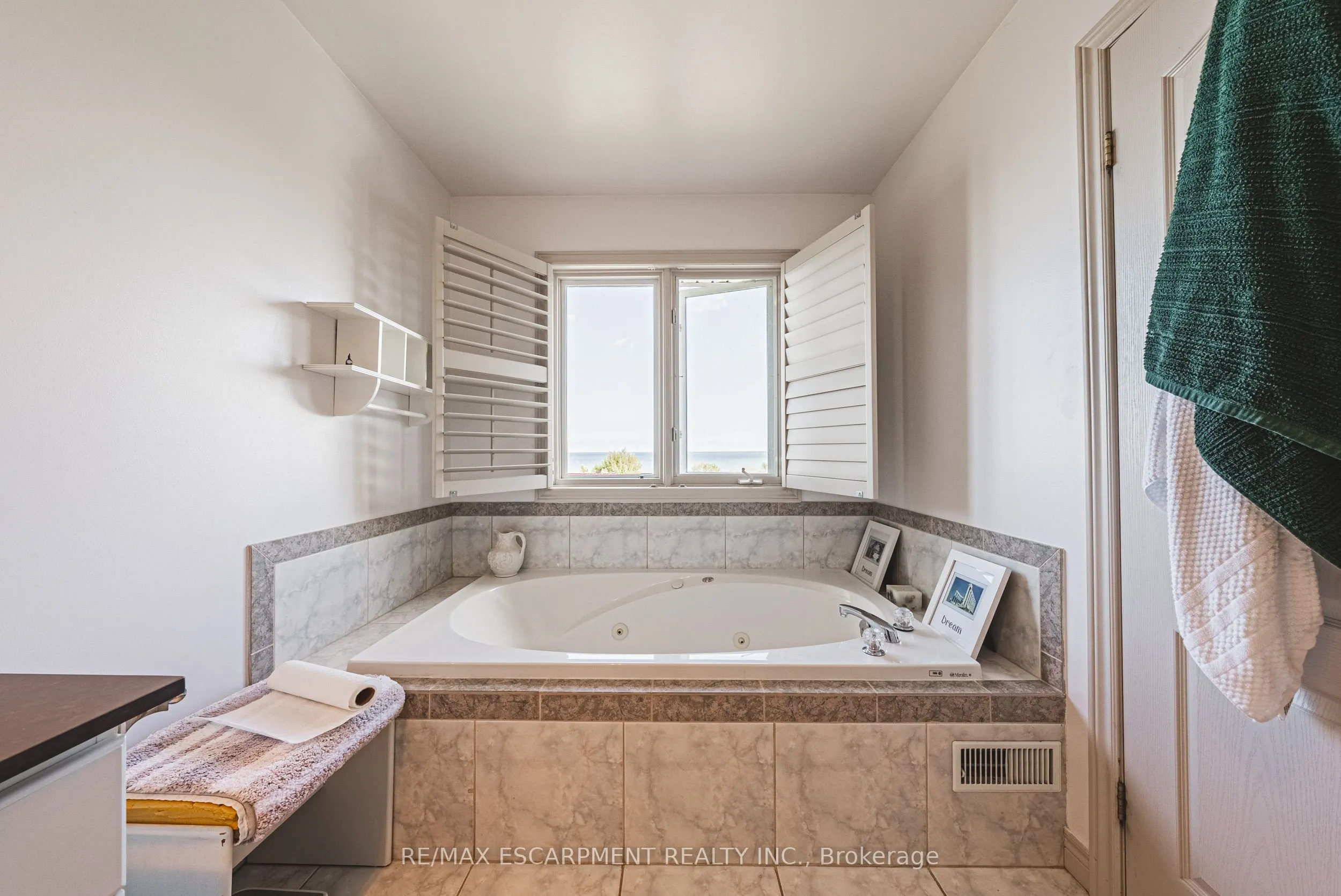 85 EDGEWATER Drive, #6