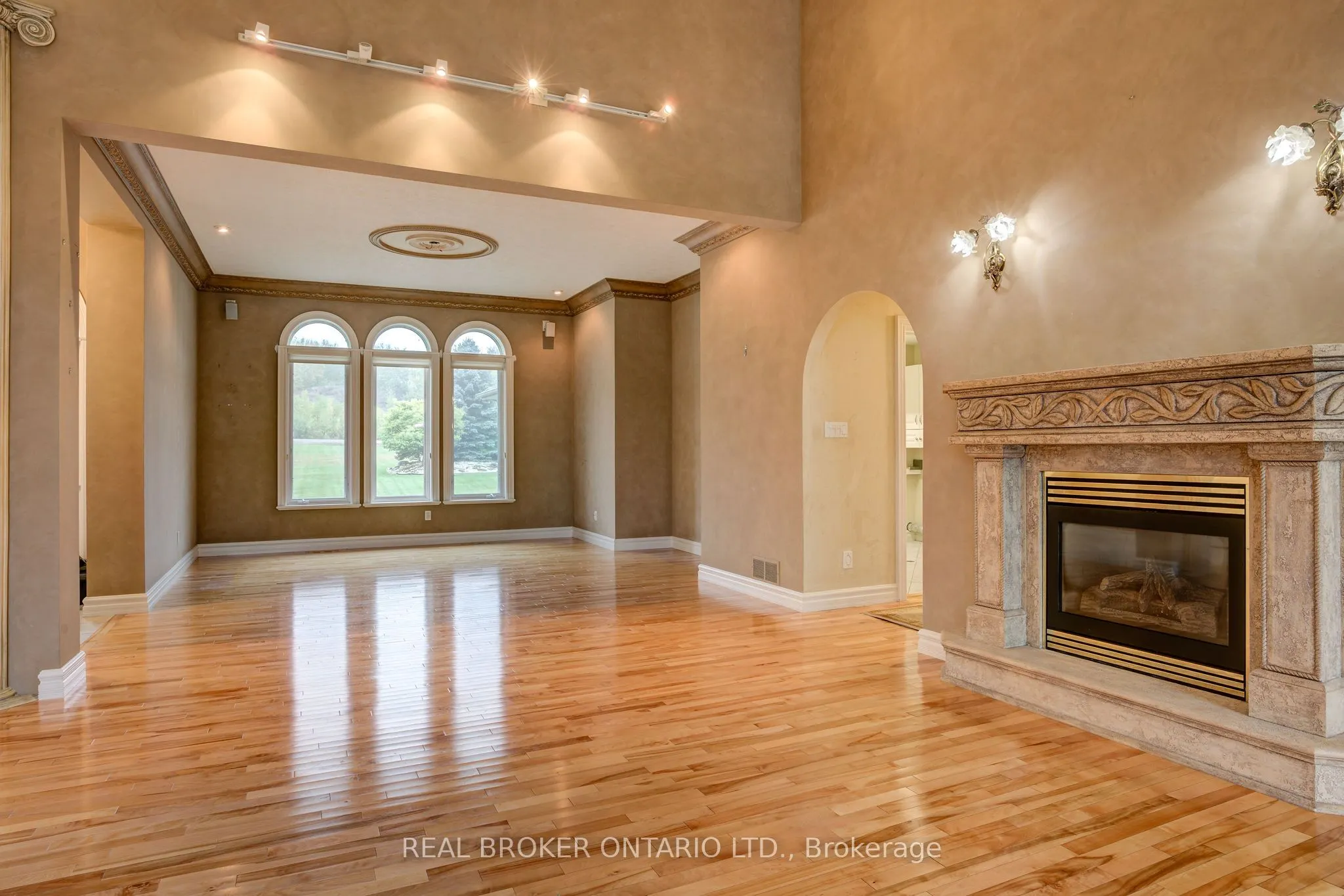 2865 Treeview Road
