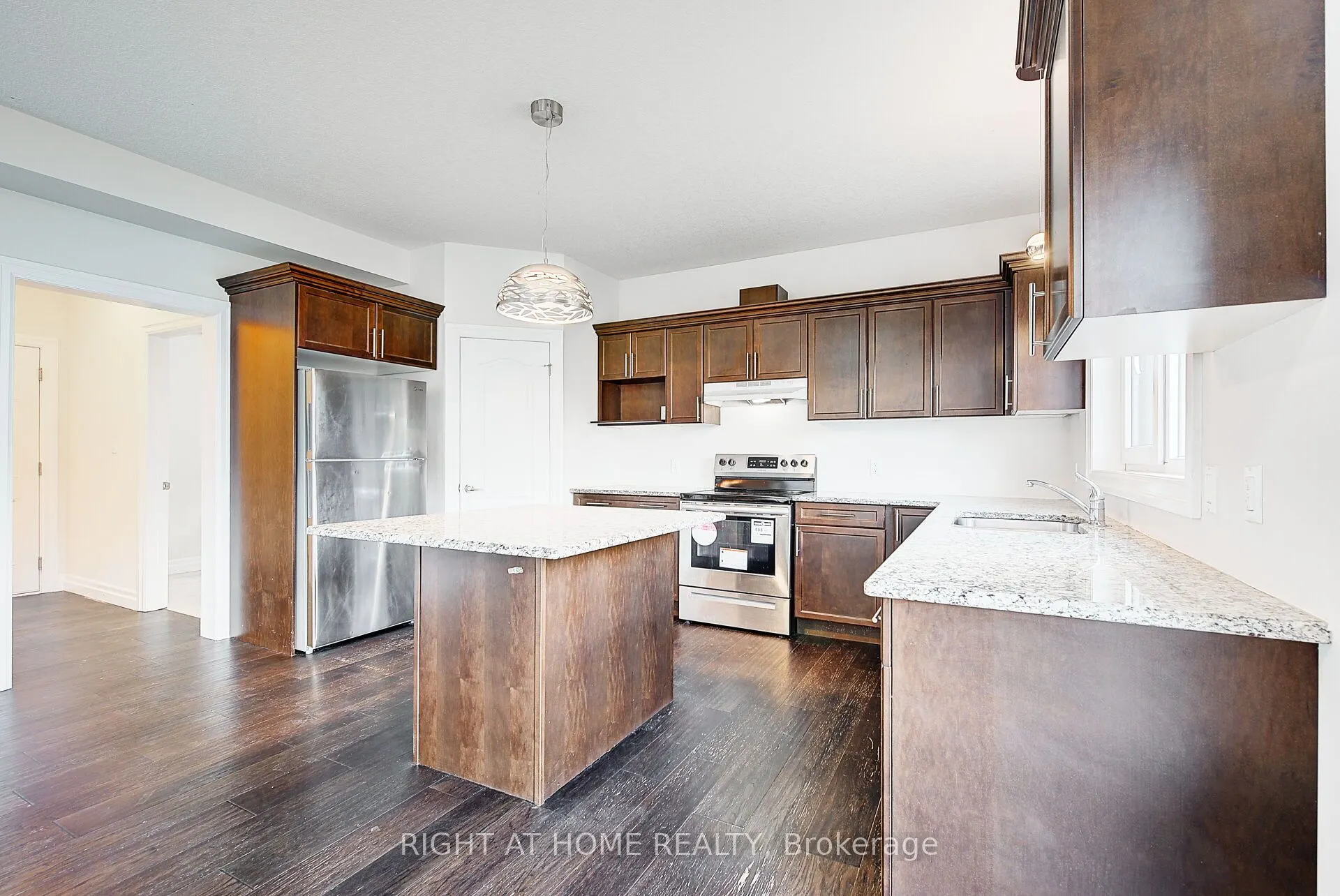 896 Zaifman Circle