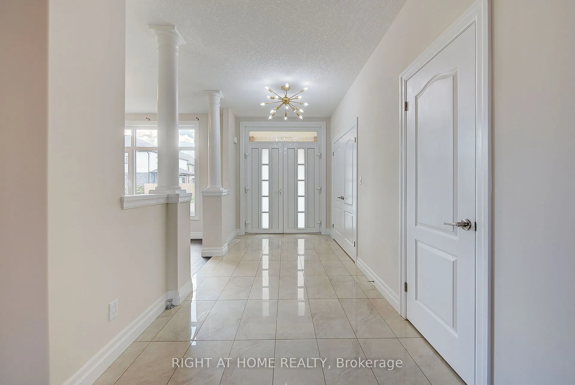 896 Zaifman Circle