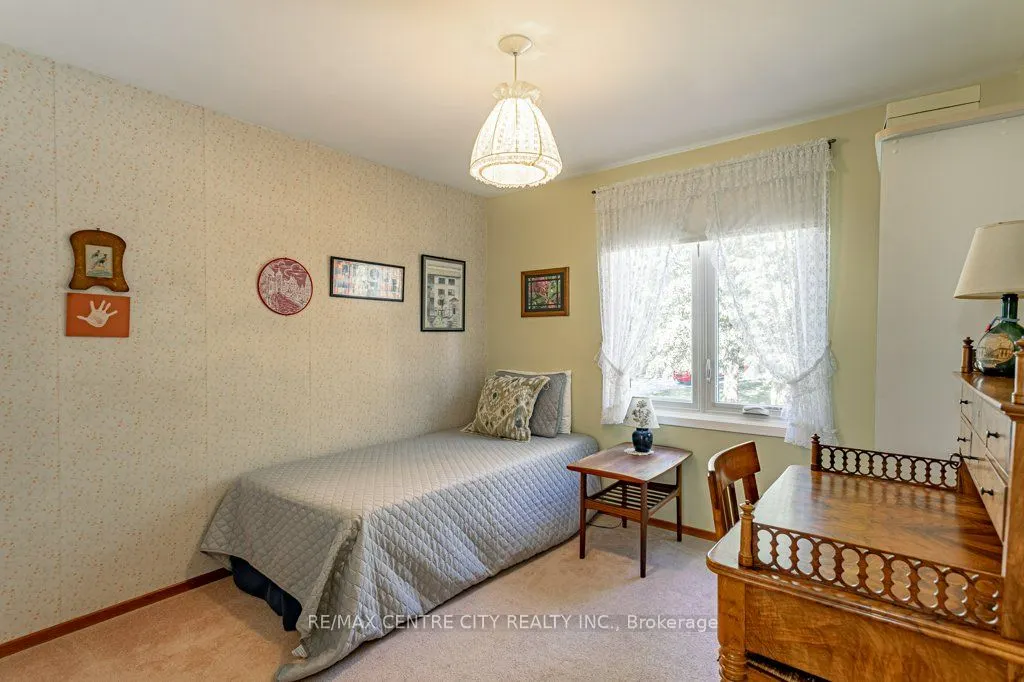 1411 Erindale Crescent
