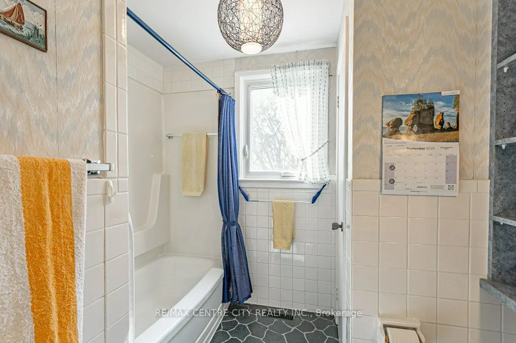 1411 Erindale Crescent