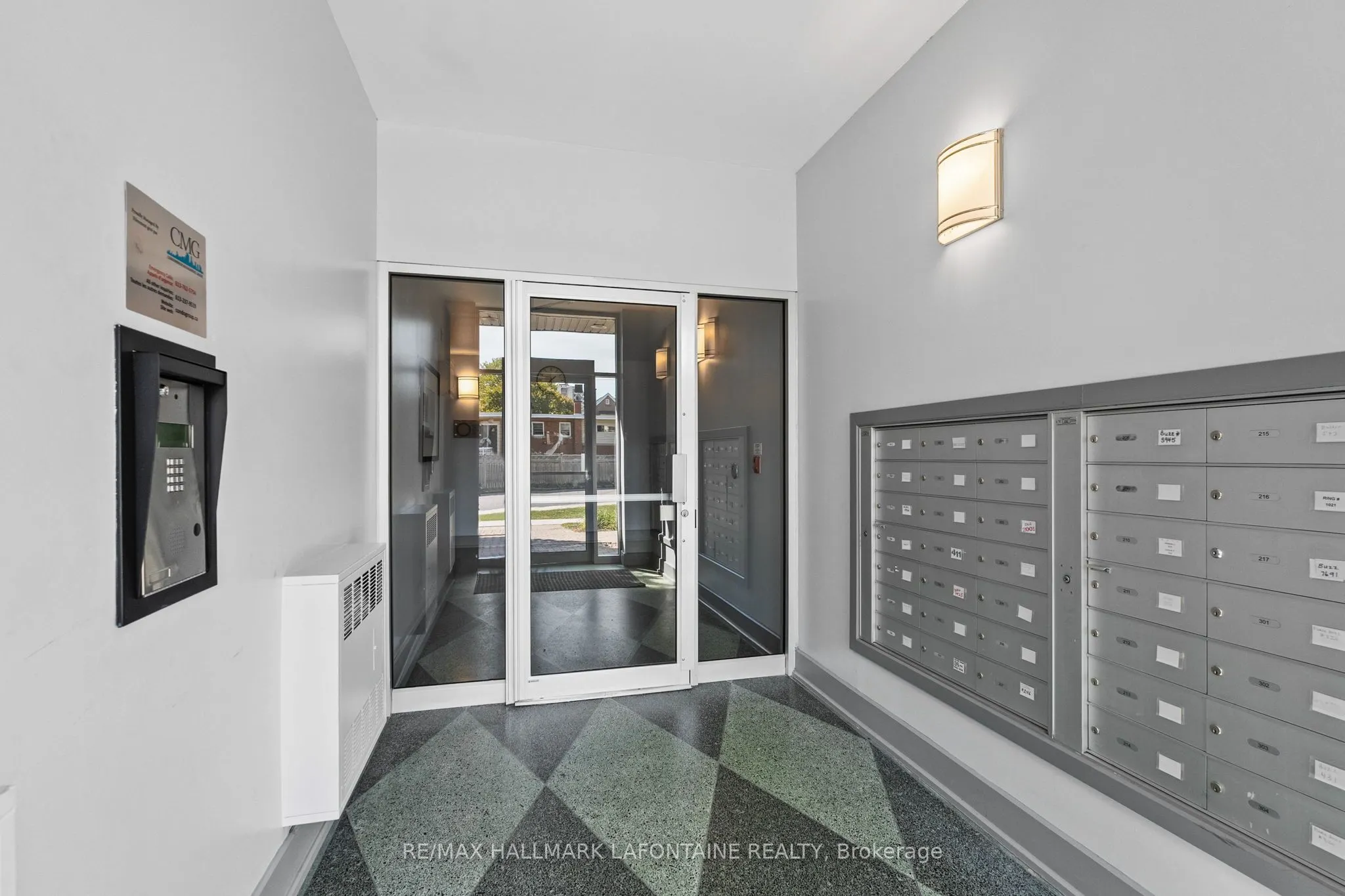 345 St-Denis Street, #317
