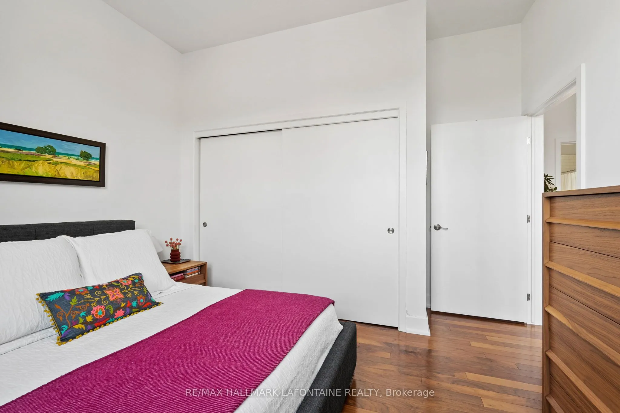 345 St-Denis Street, #317