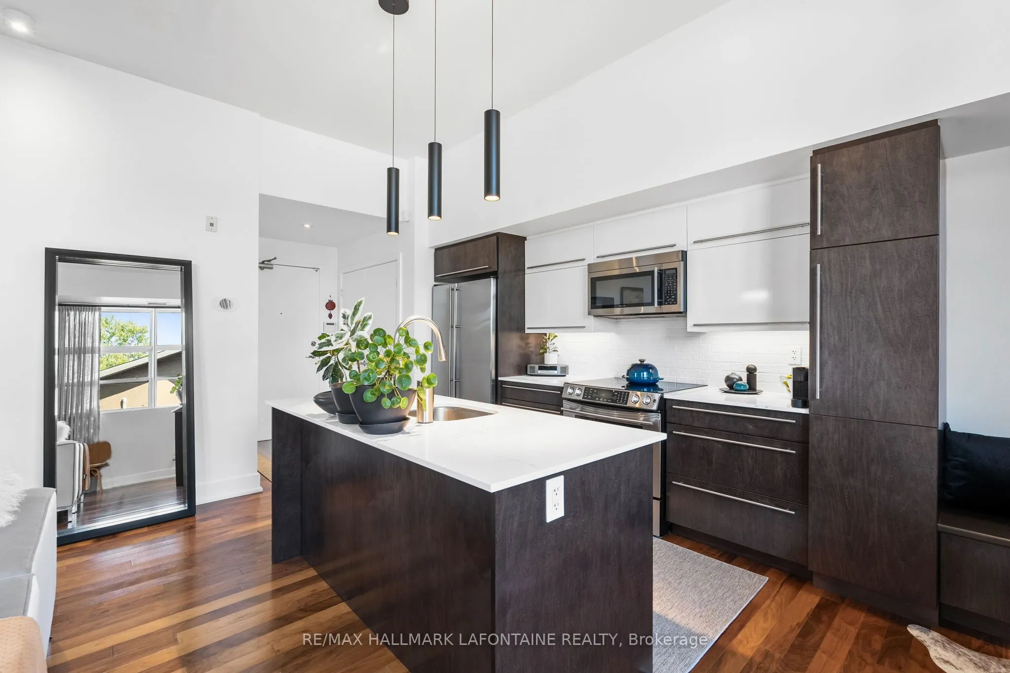 345 St-Denis Street, #317