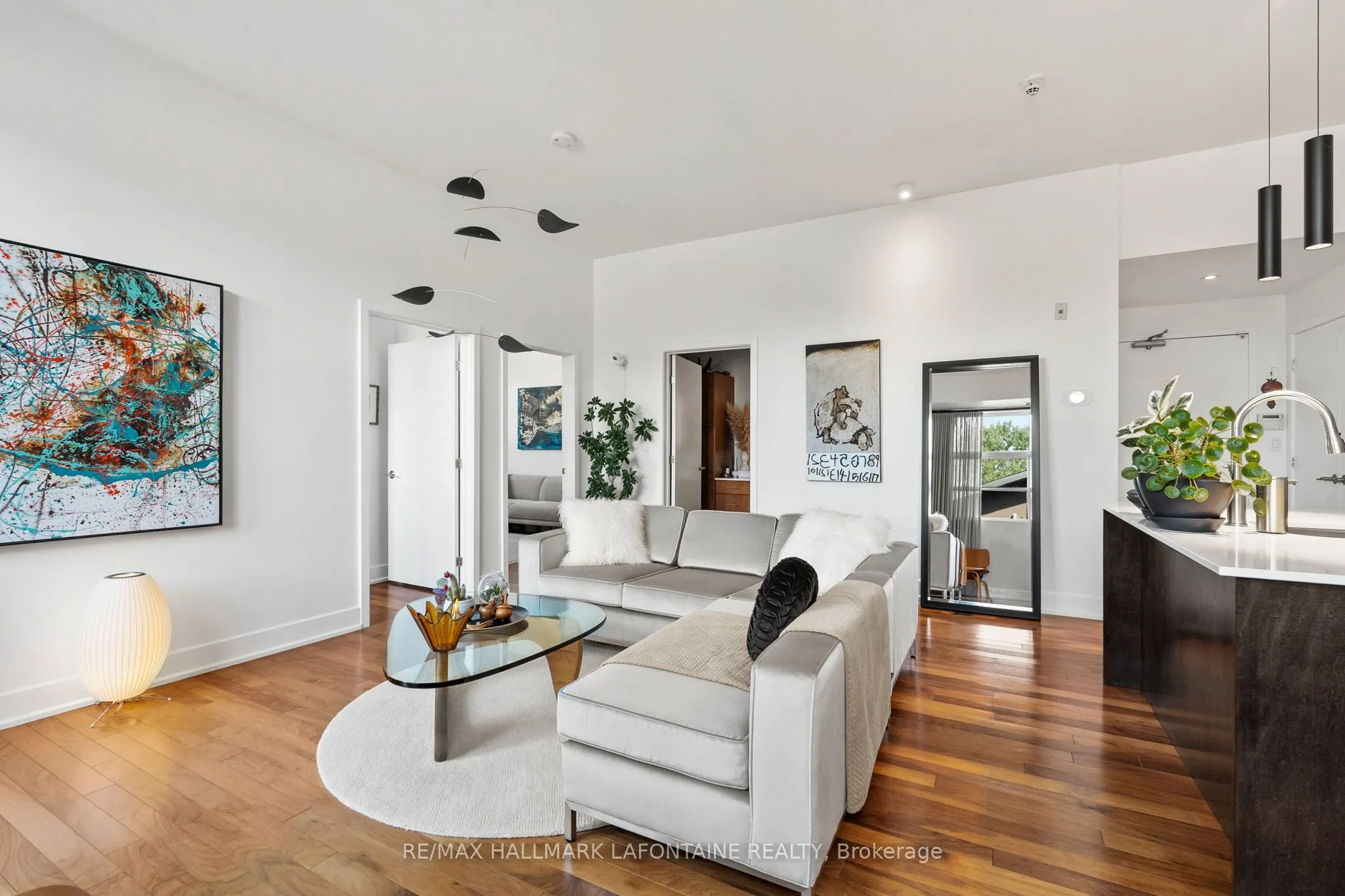 345 St-Denis Street, #317