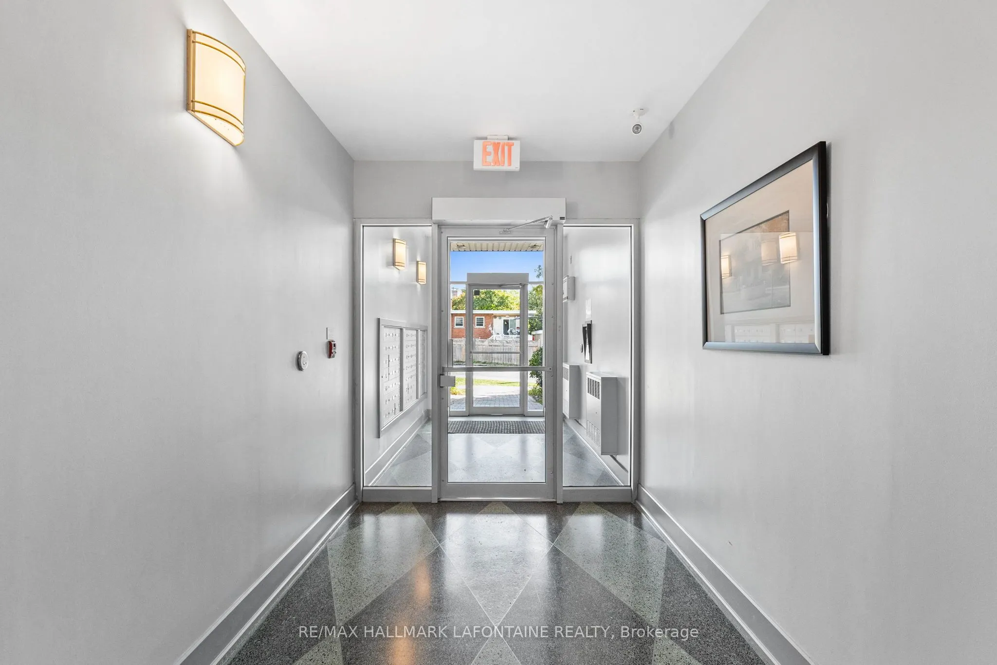 345 St-Denis Street, #317
