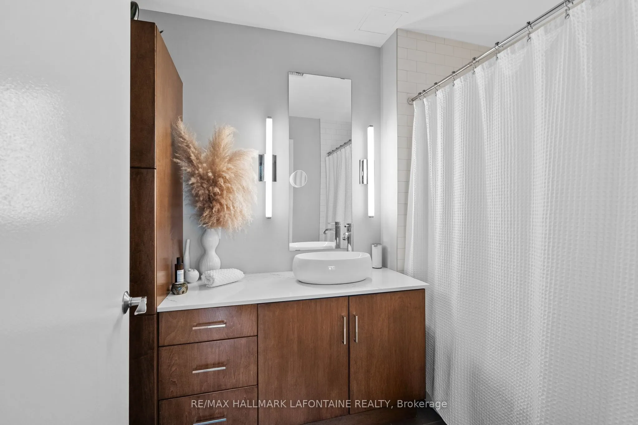 345 St-Denis Street, #317