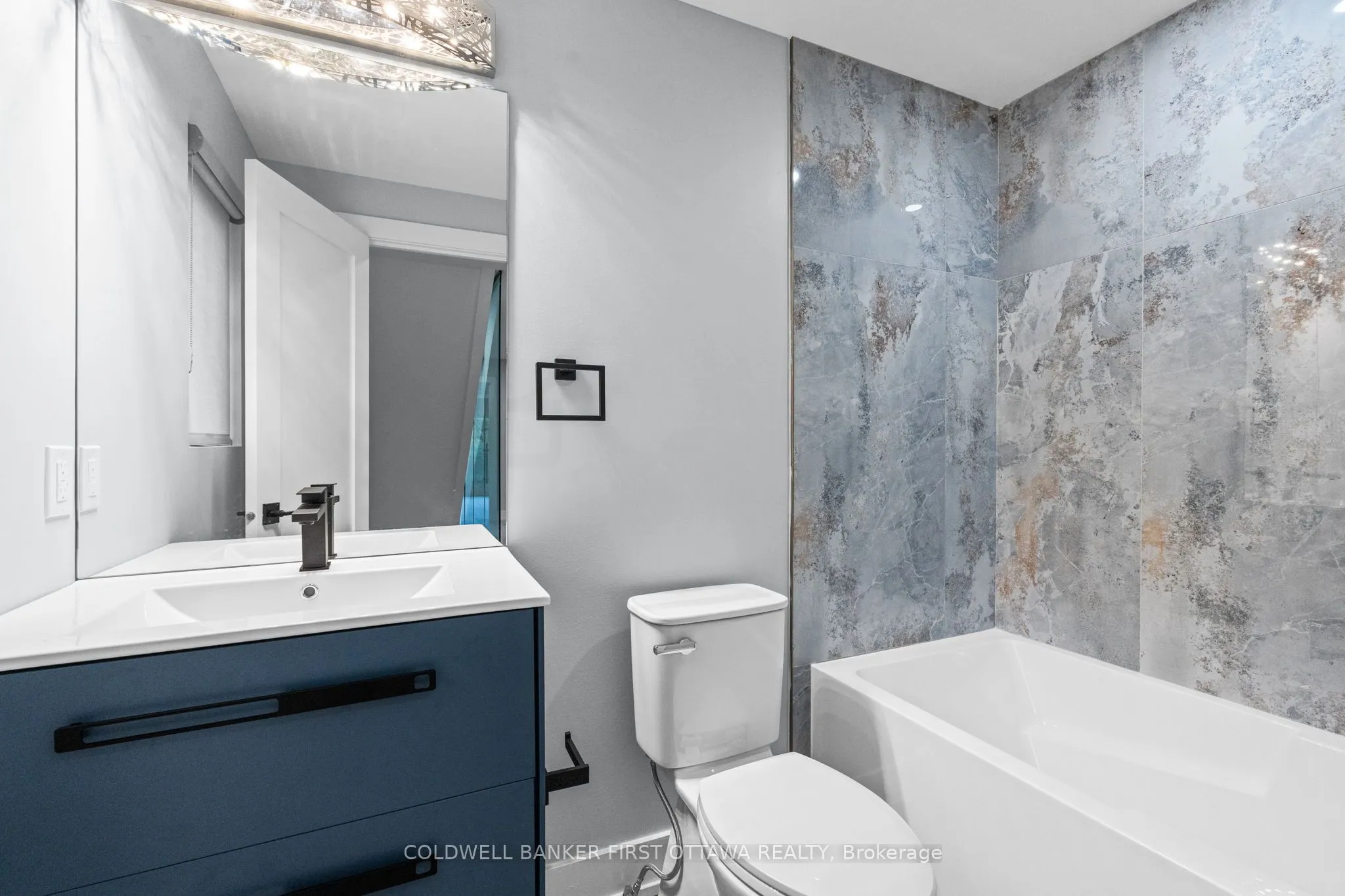 884 BYRON Avenue, #A