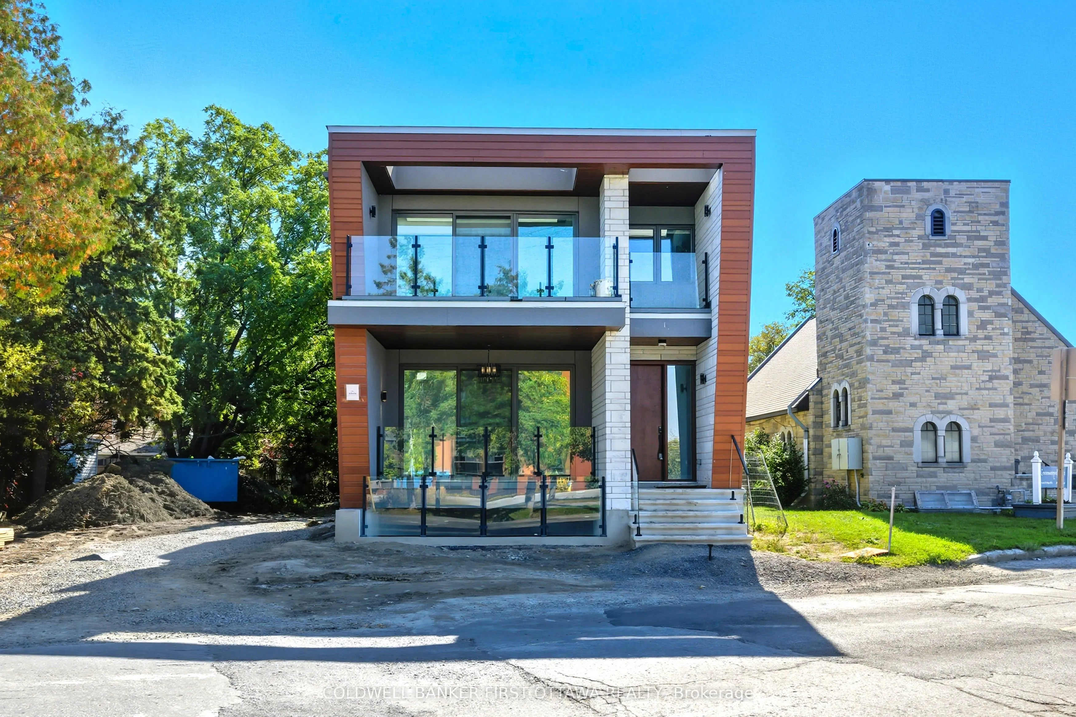 884 BYRON Avenue, #B