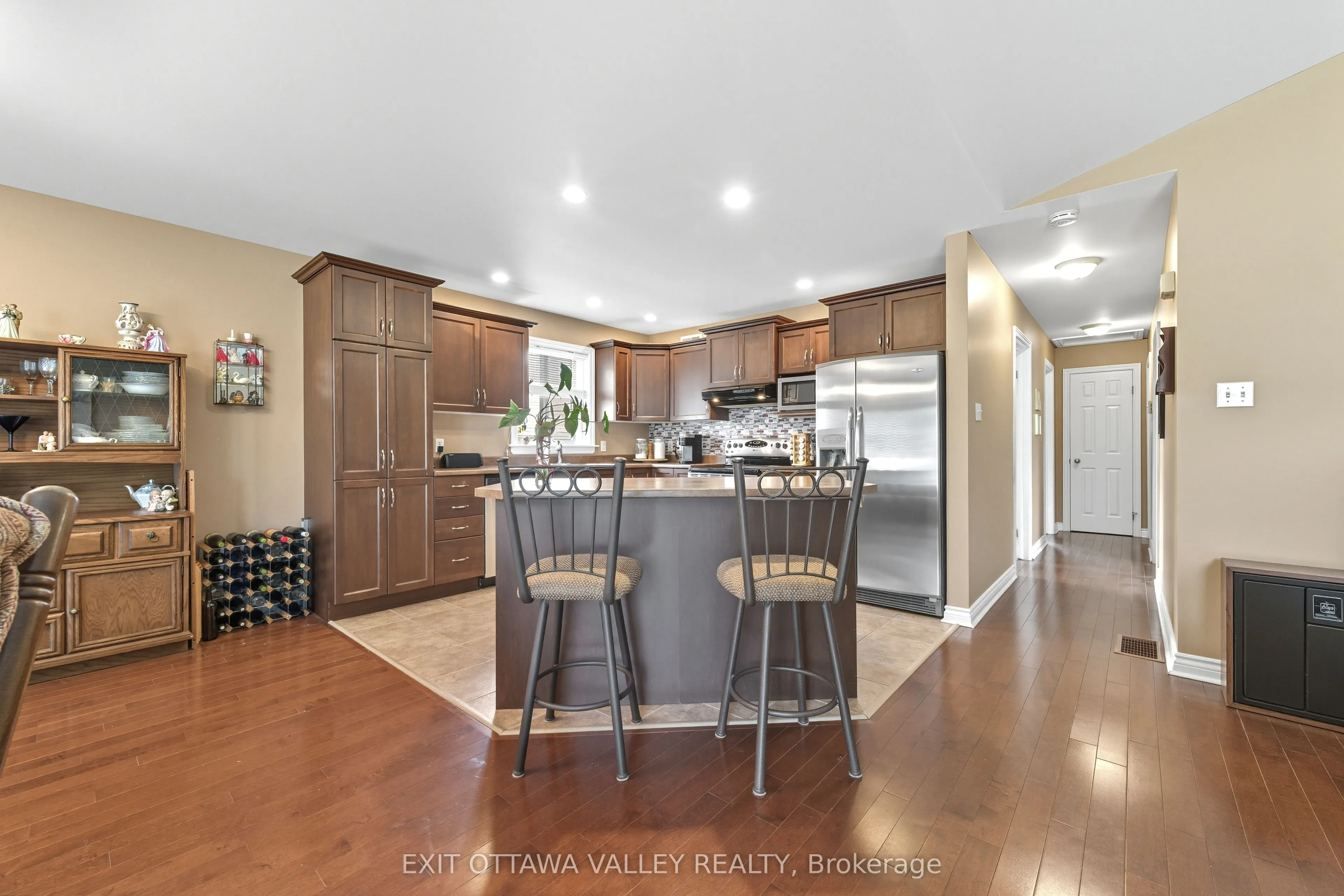 8 Cockcroft Crescent