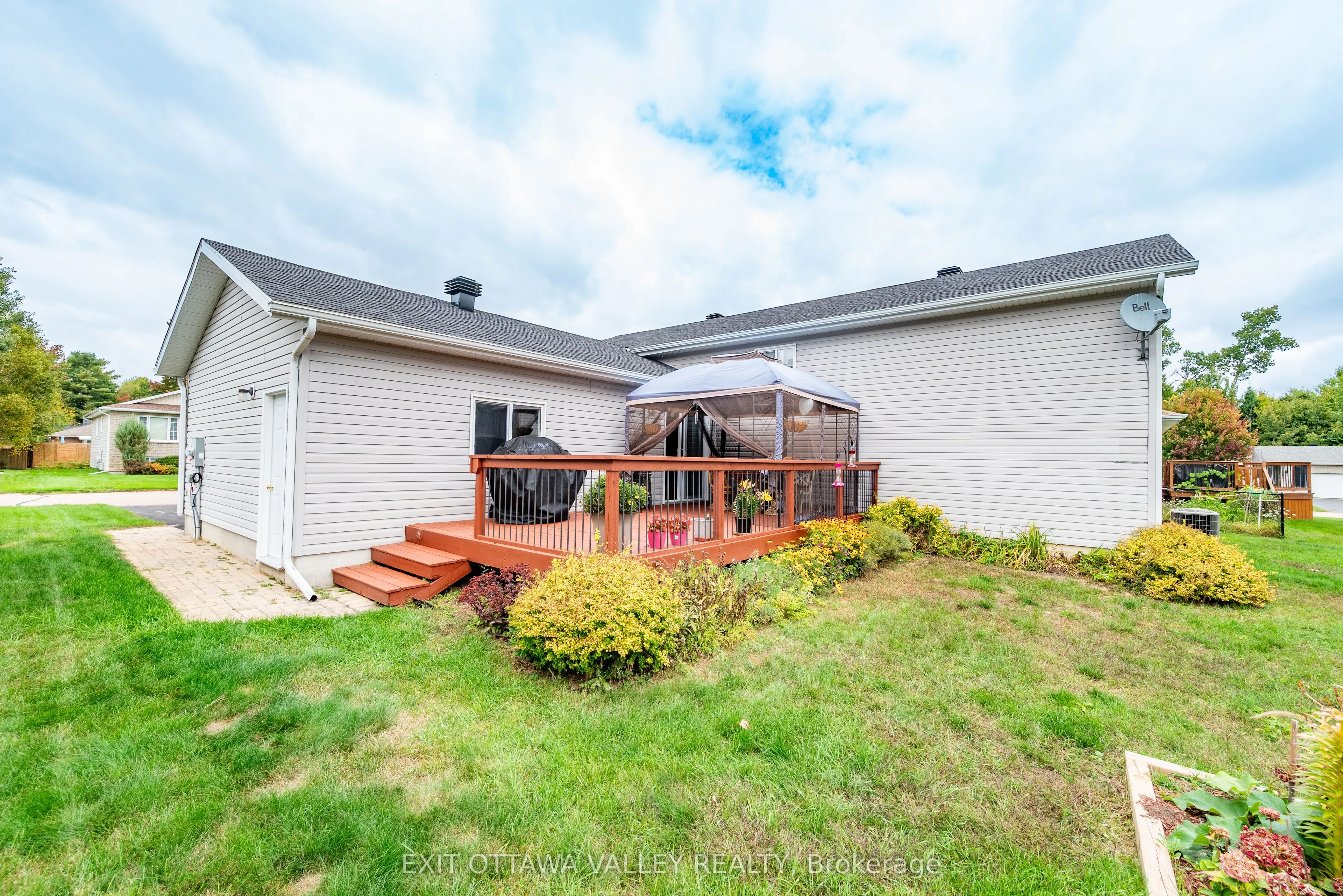 8 Cockcroft Crescent