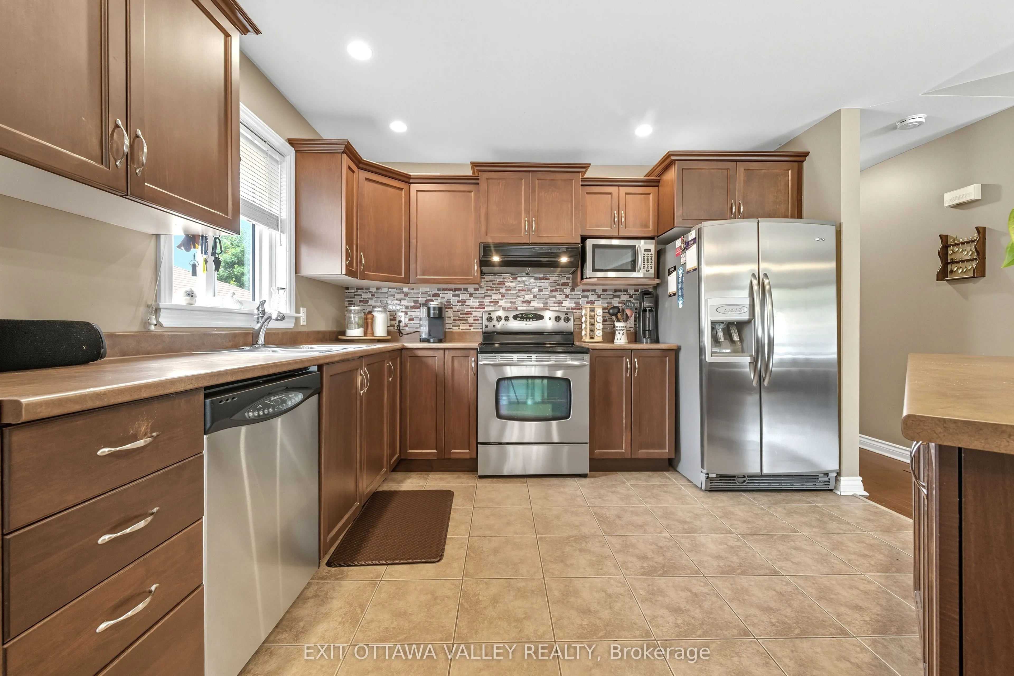 8 Cockcroft Crescent