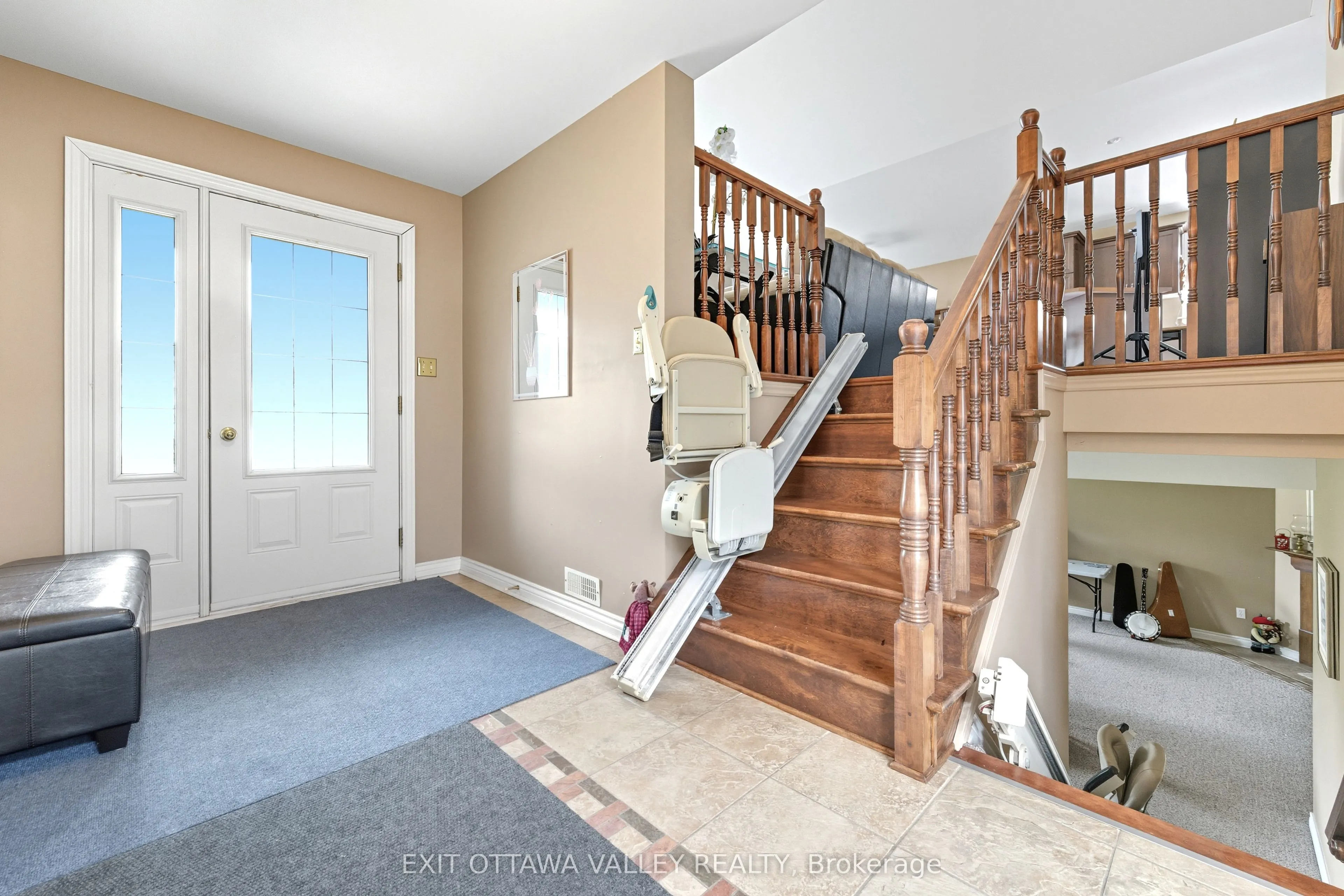 8 Cockcroft Crescent
