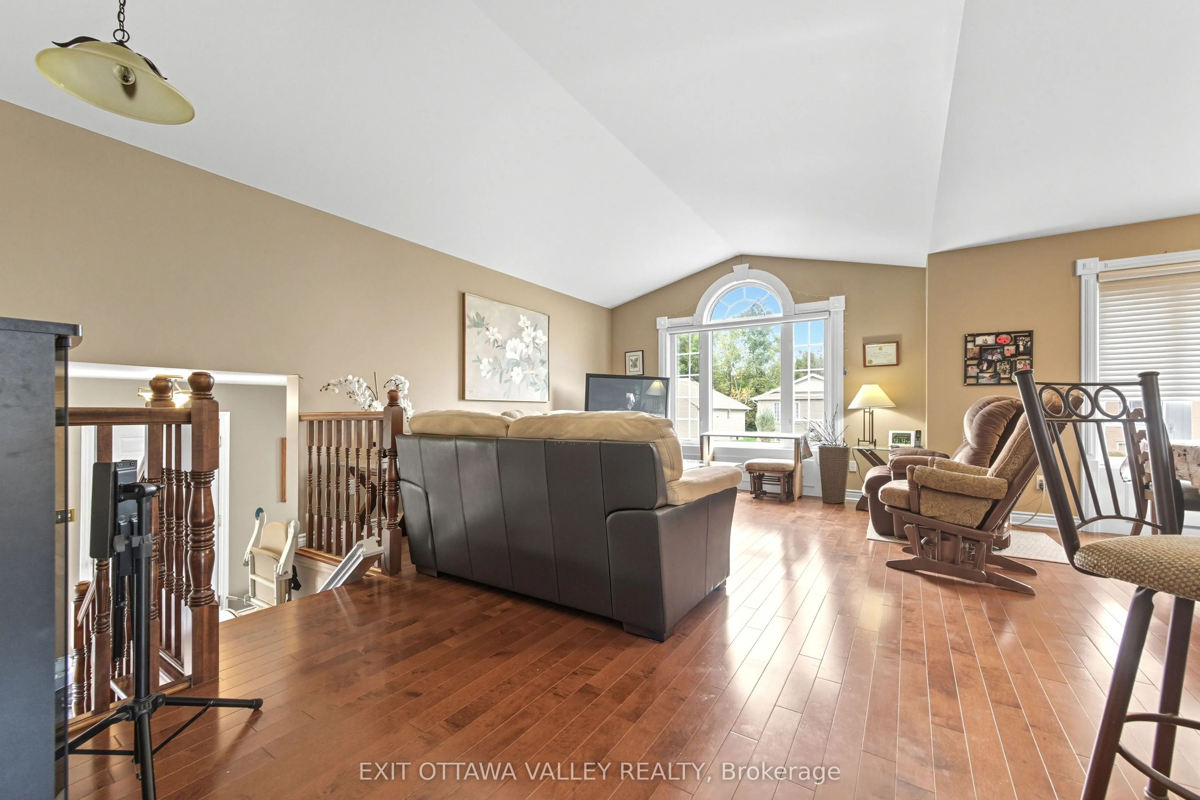 8 Cockcroft Crescent