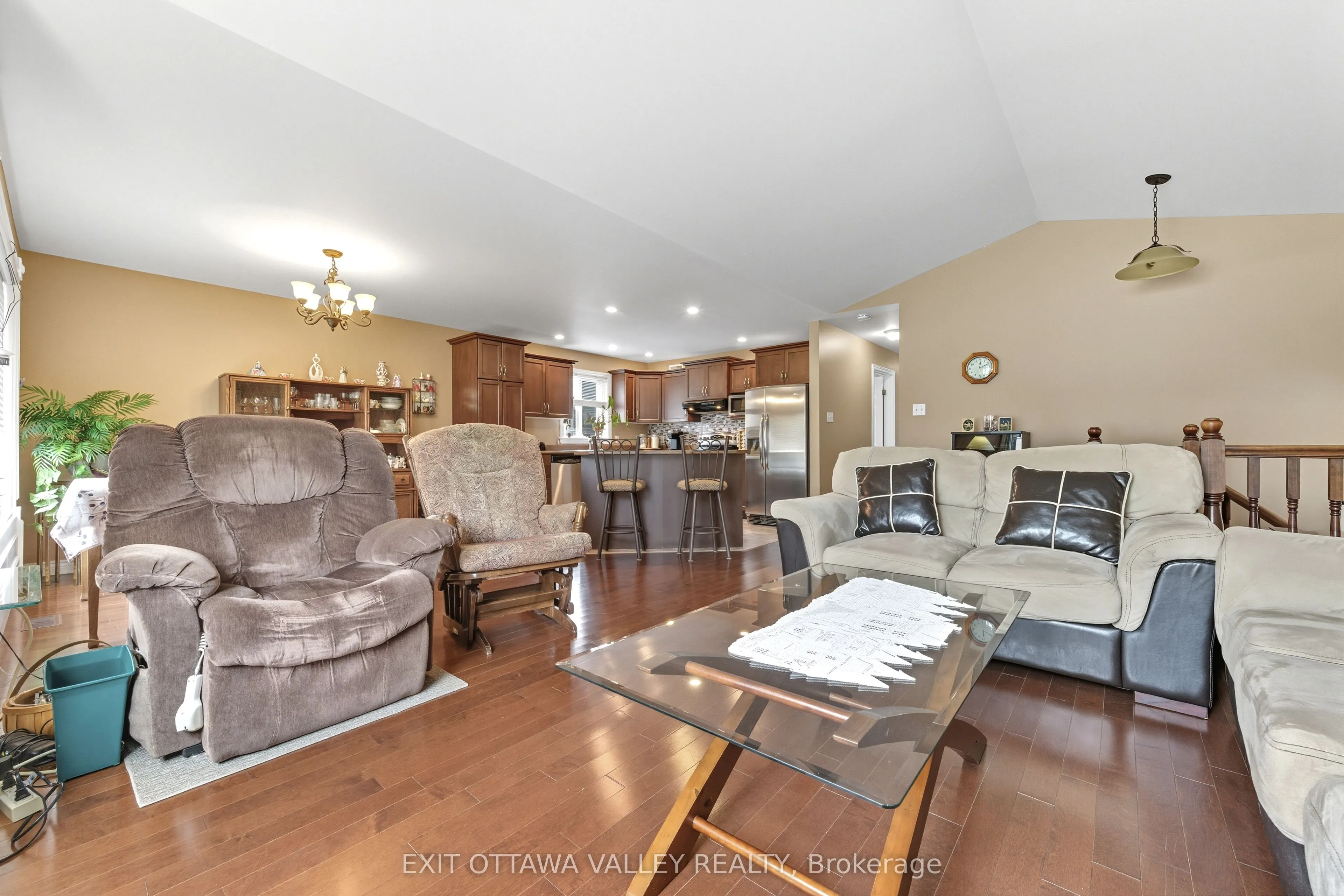 8 Cockcroft Crescent