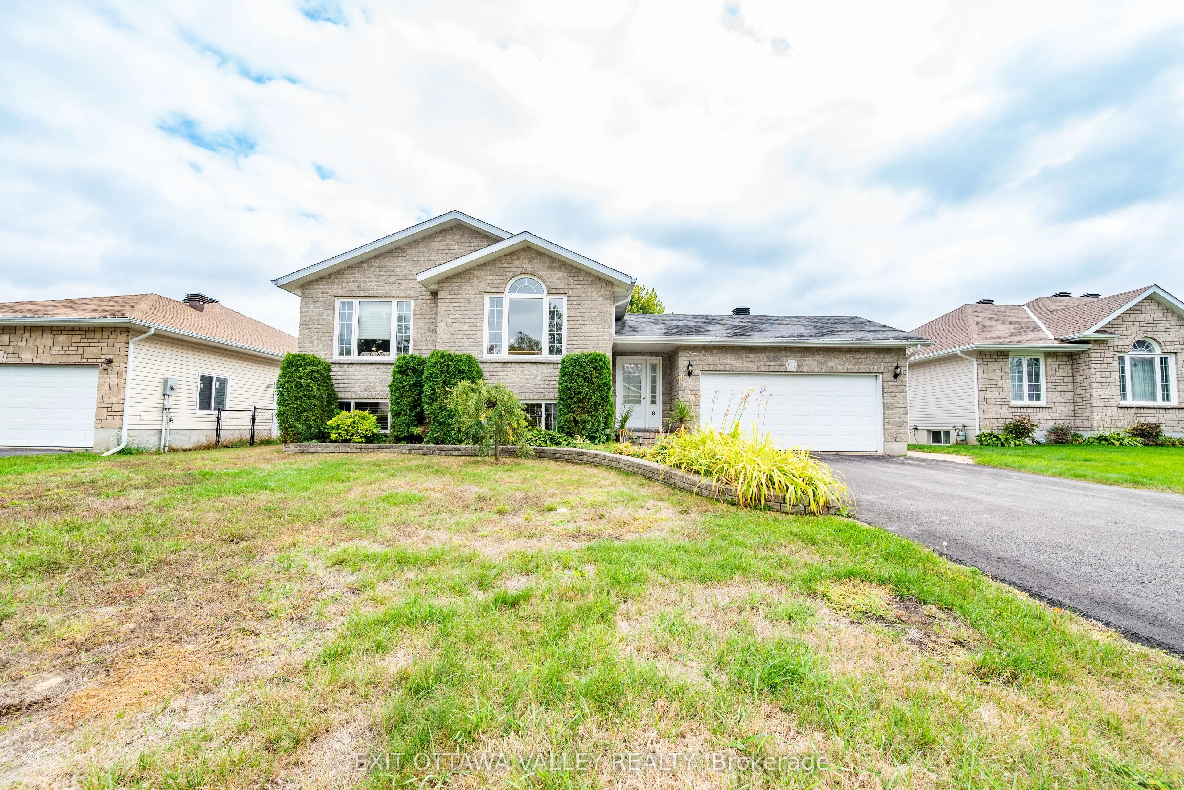 8 Cockcroft Crescent