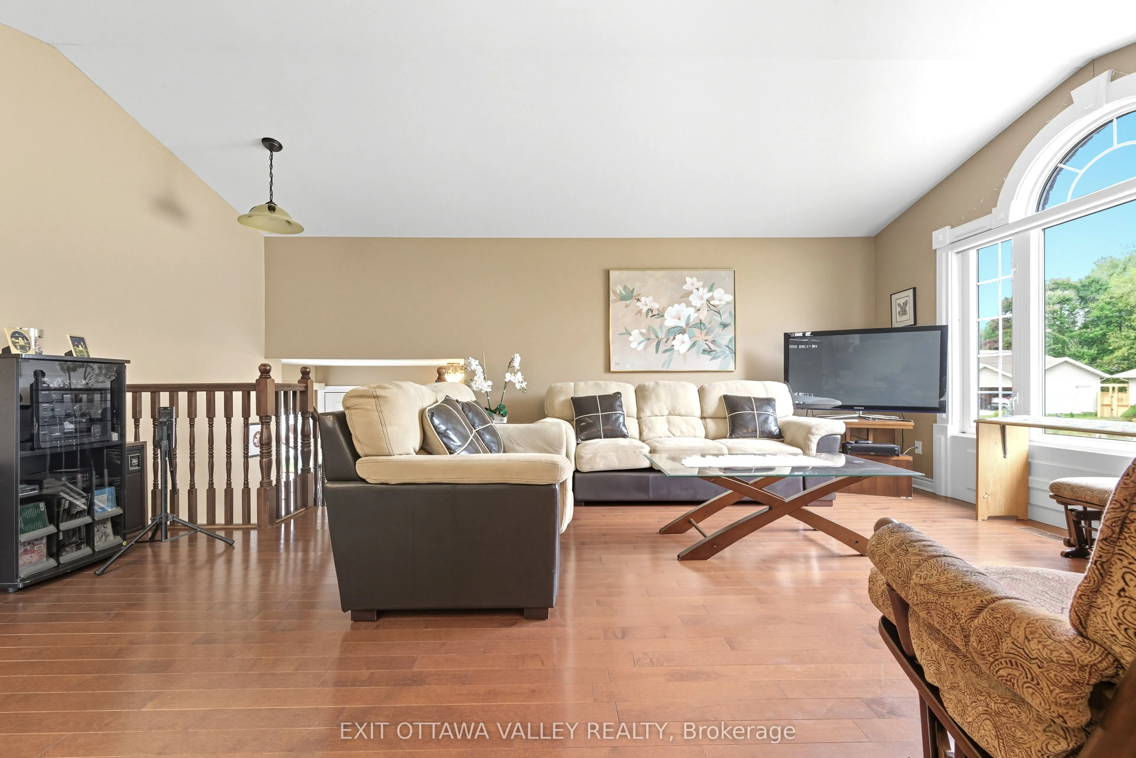 8 Cockcroft Crescent