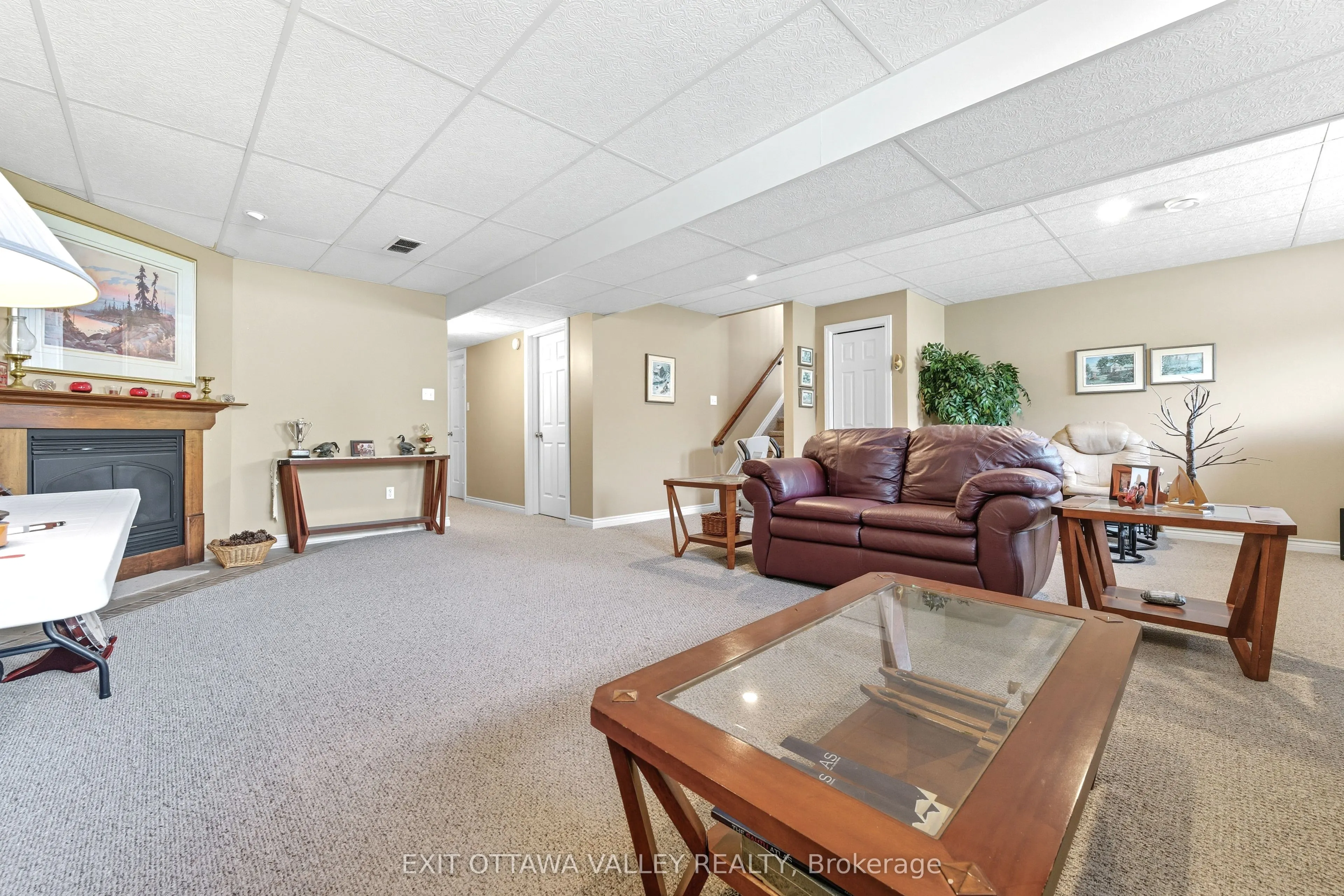8 Cockcroft Crescent