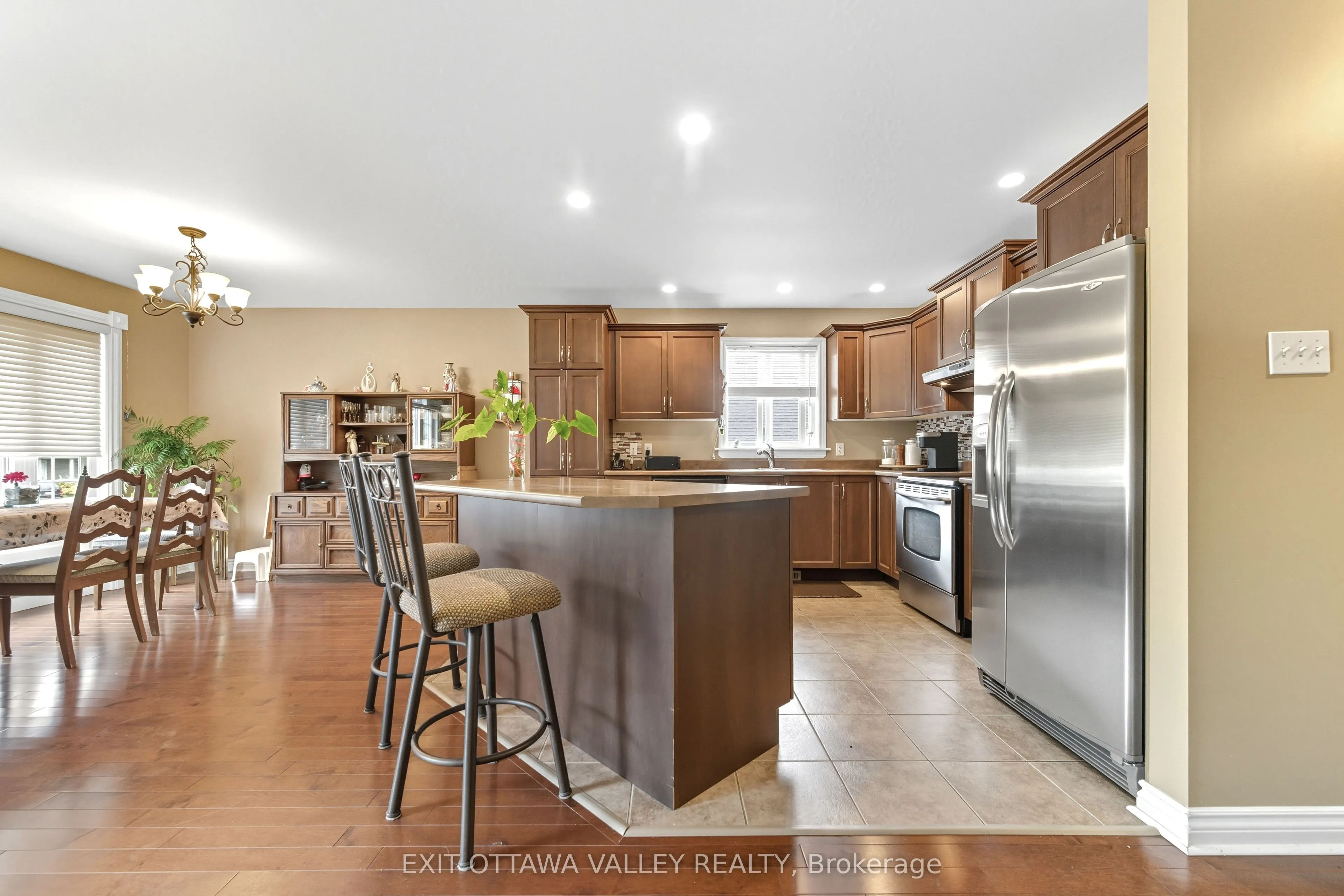 8 Cockcroft Crescent
