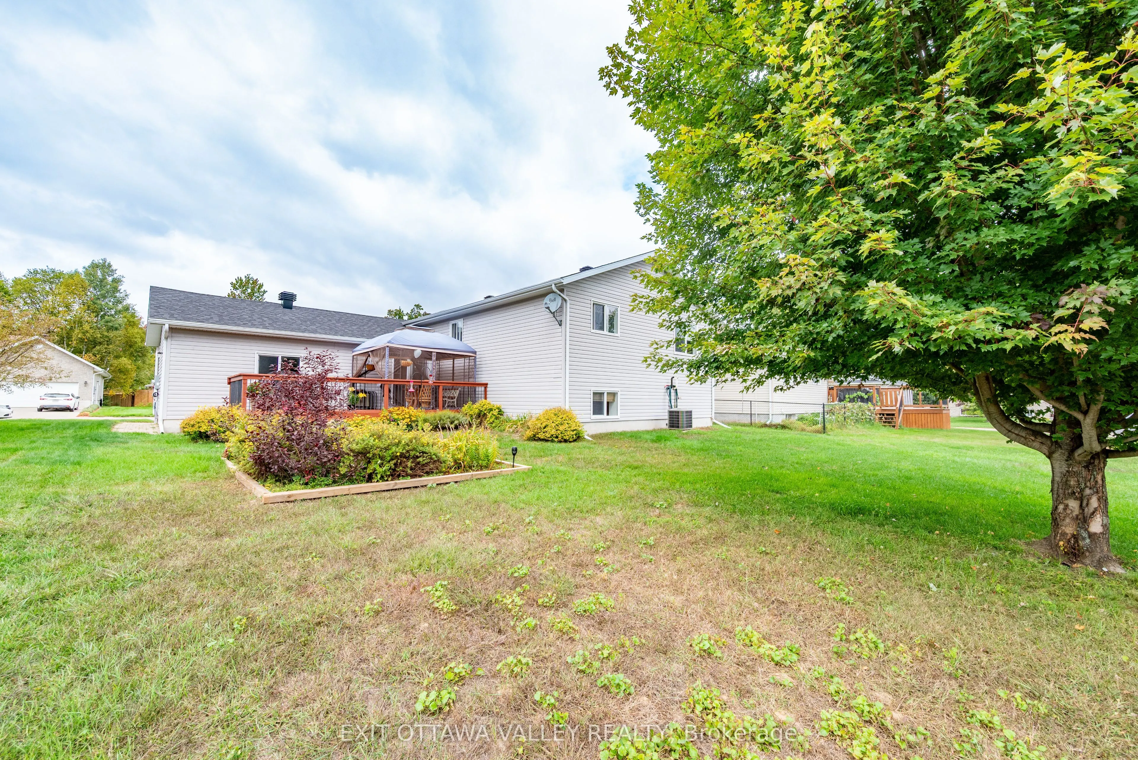 8 Cockcroft Crescent