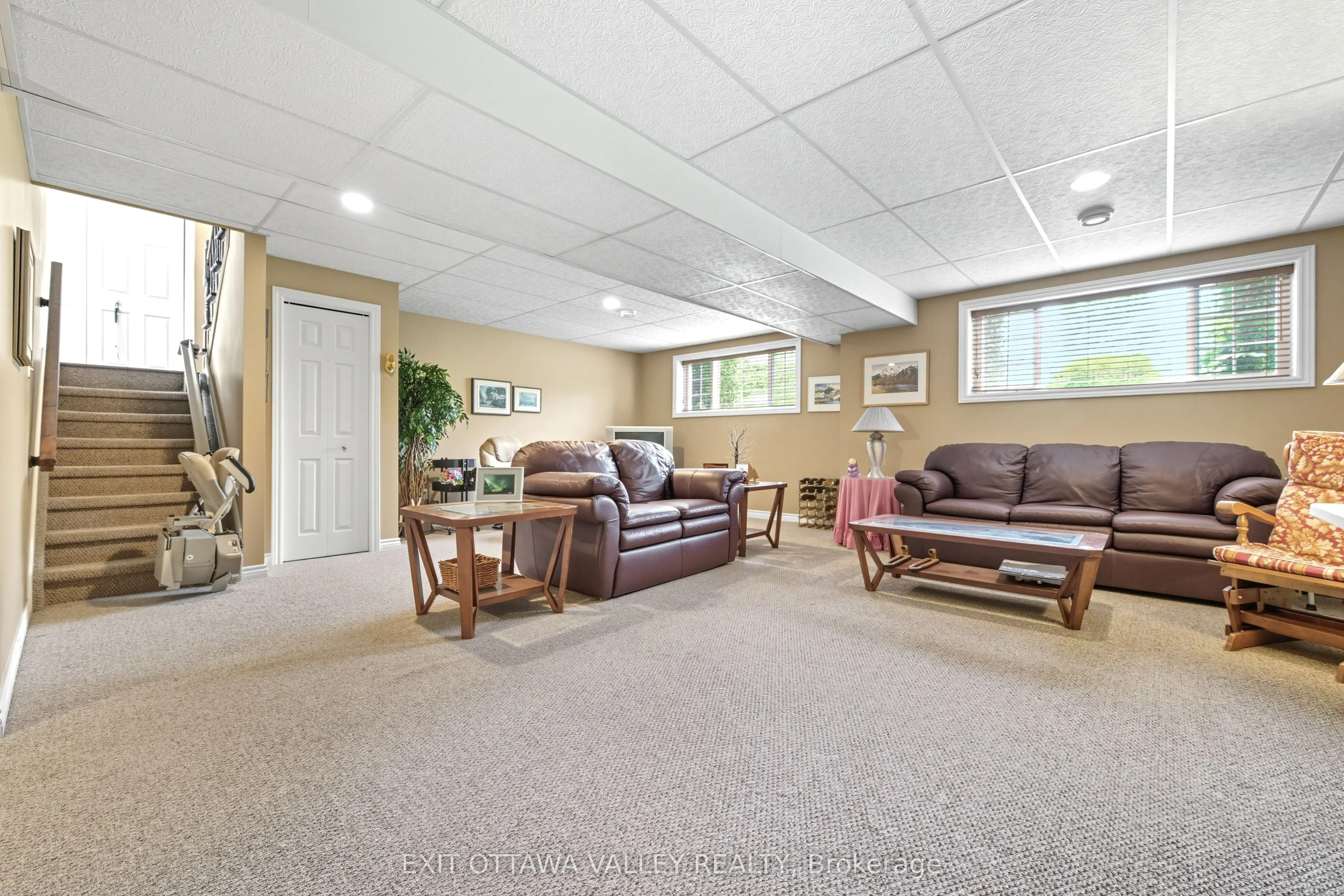8 Cockcroft Crescent