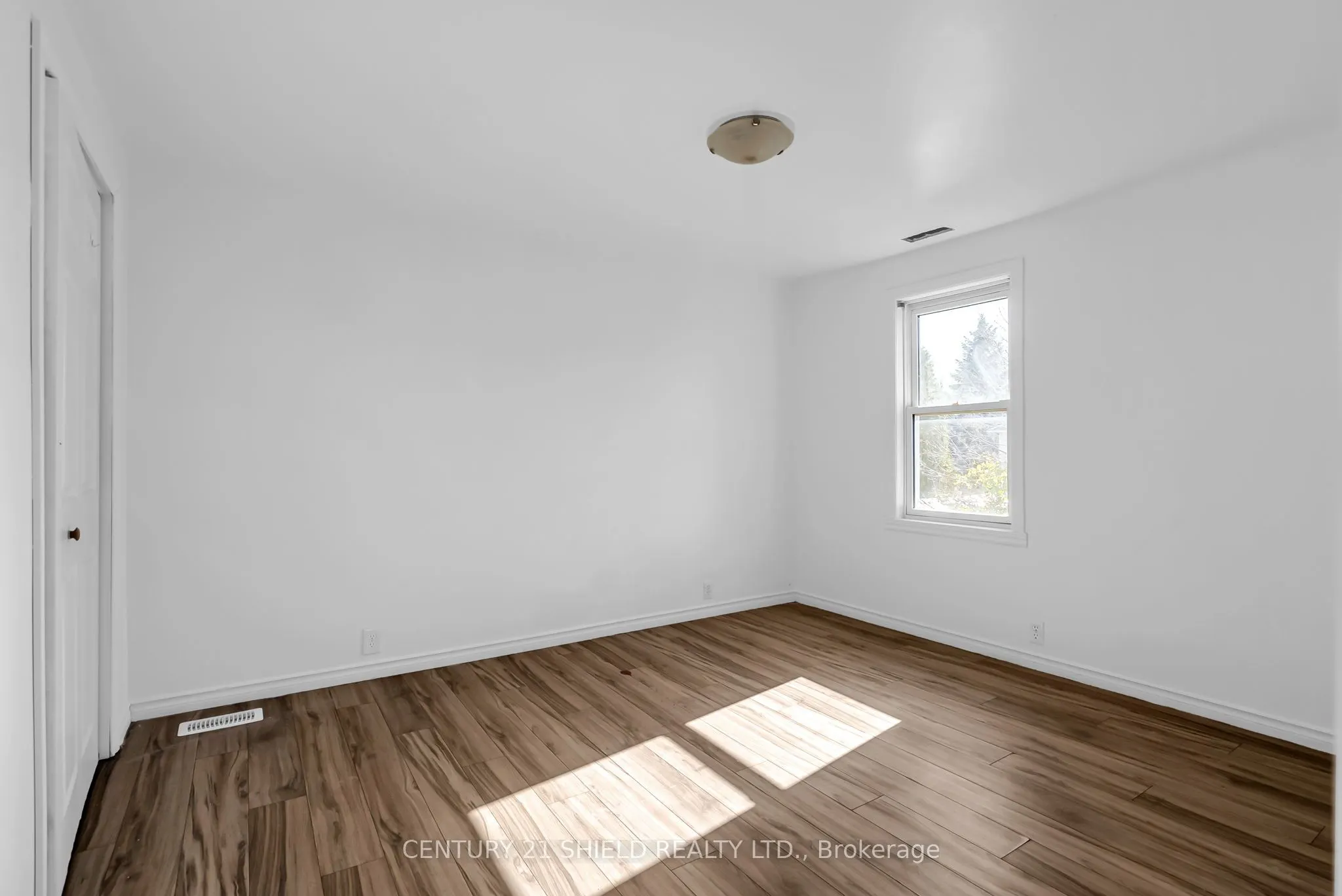 1606 PITT Street