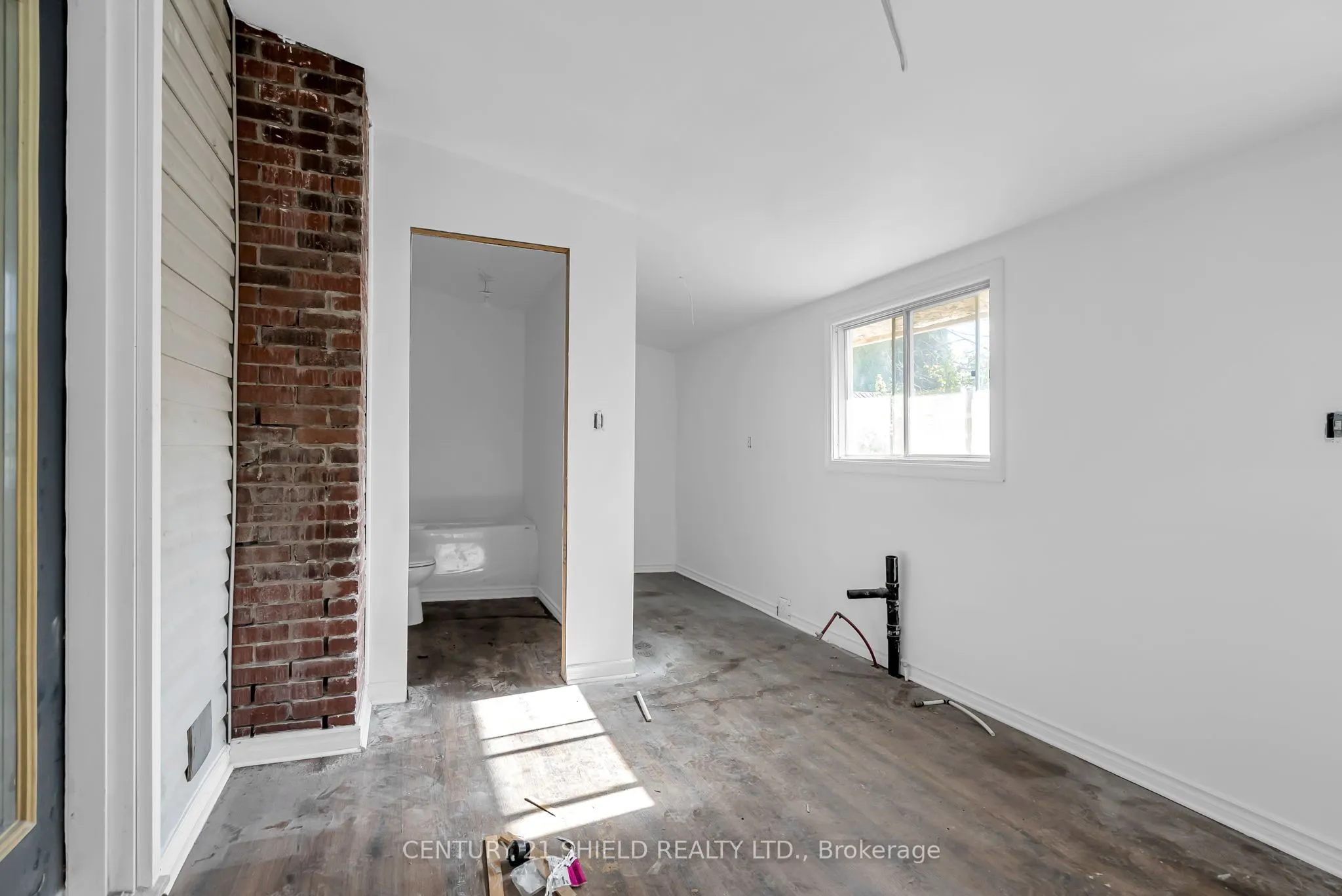 1606 PITT Street