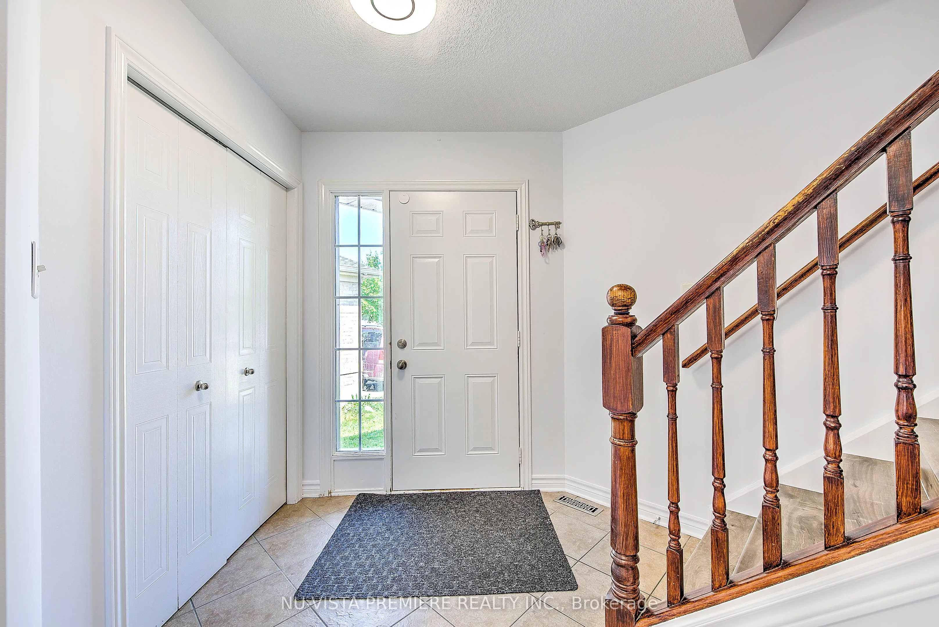 1046 CROSSCREEK Crescent