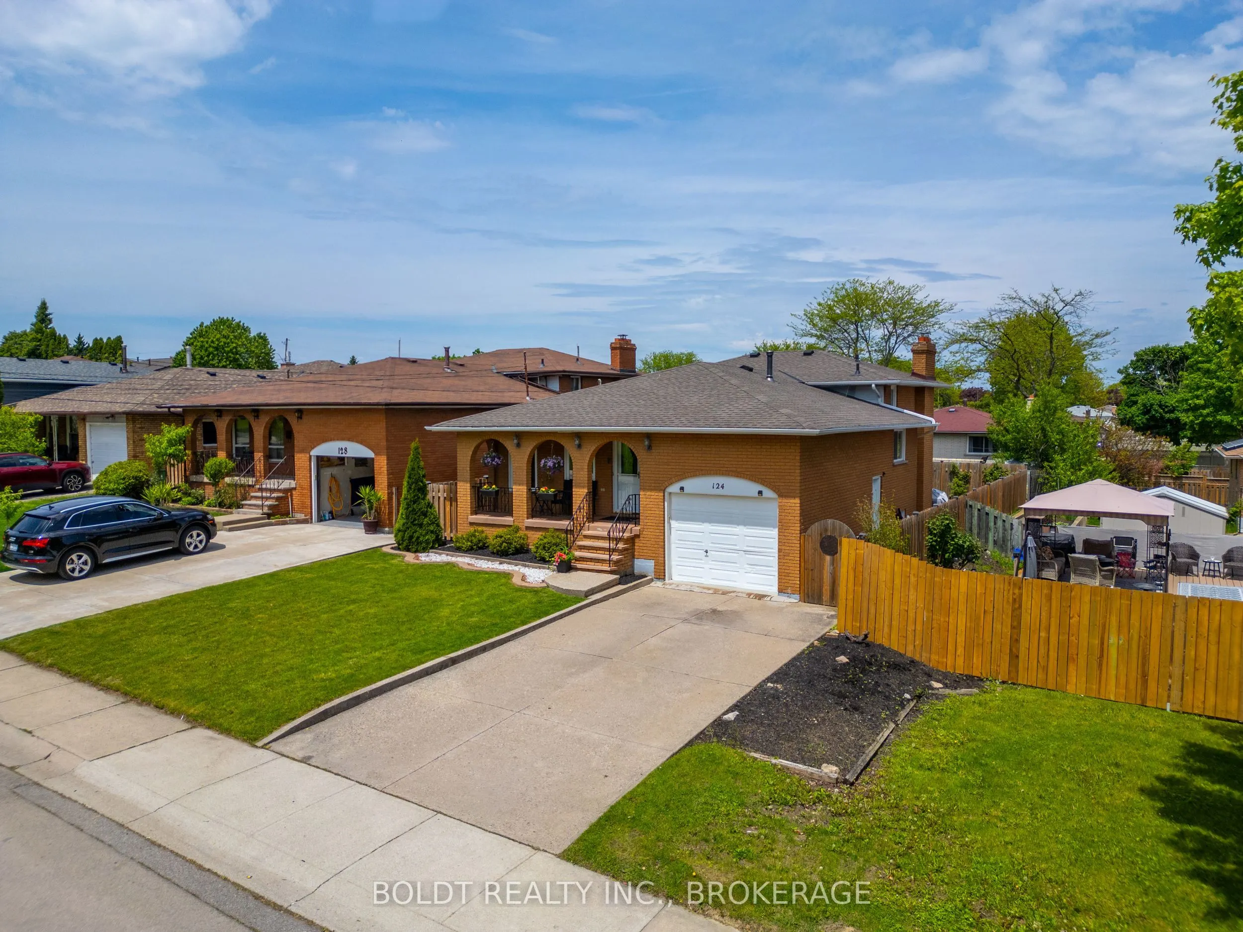 124 Quaker Crescent