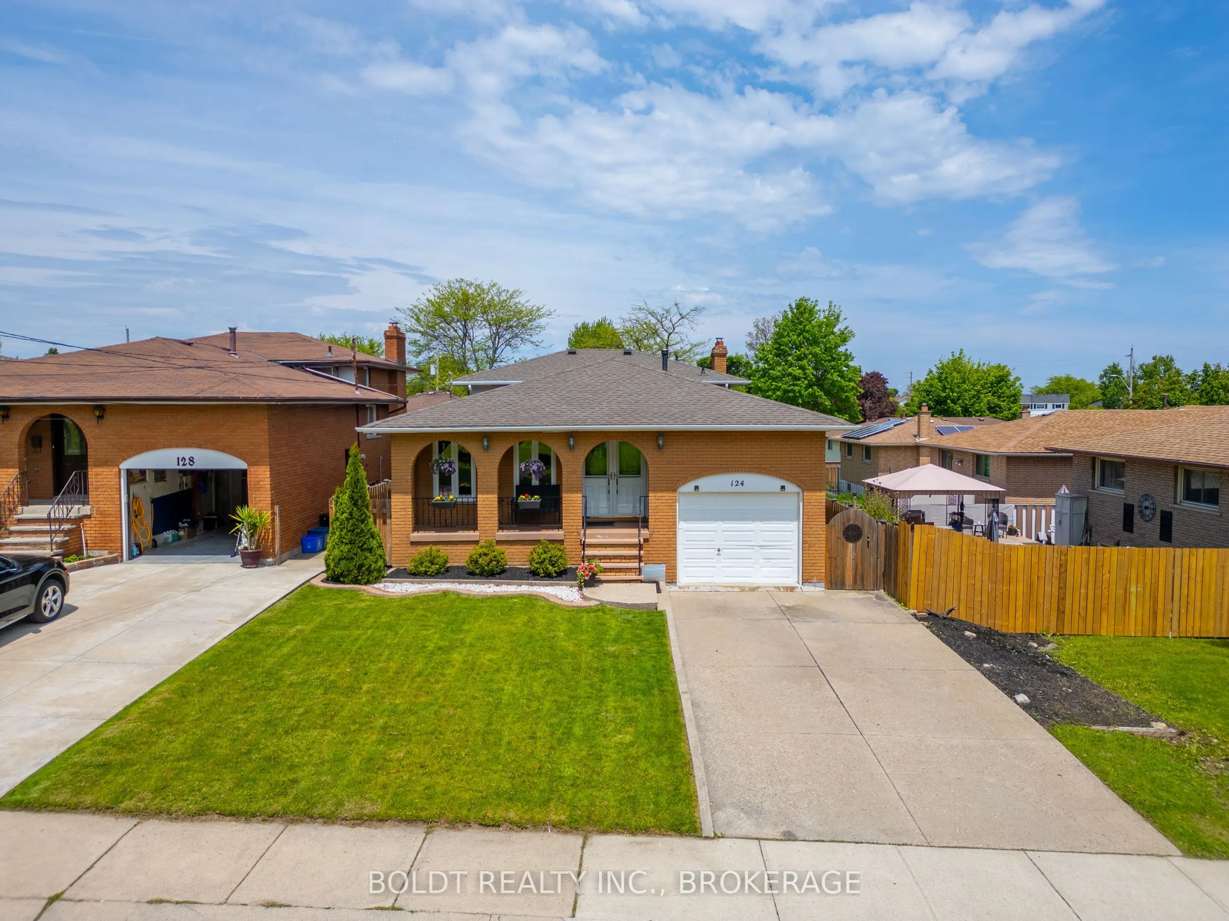 124 Quaker Crescent
